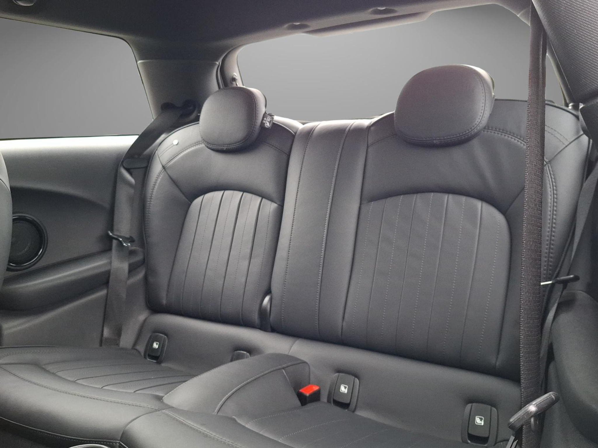 listing desktop thumbnail image 6