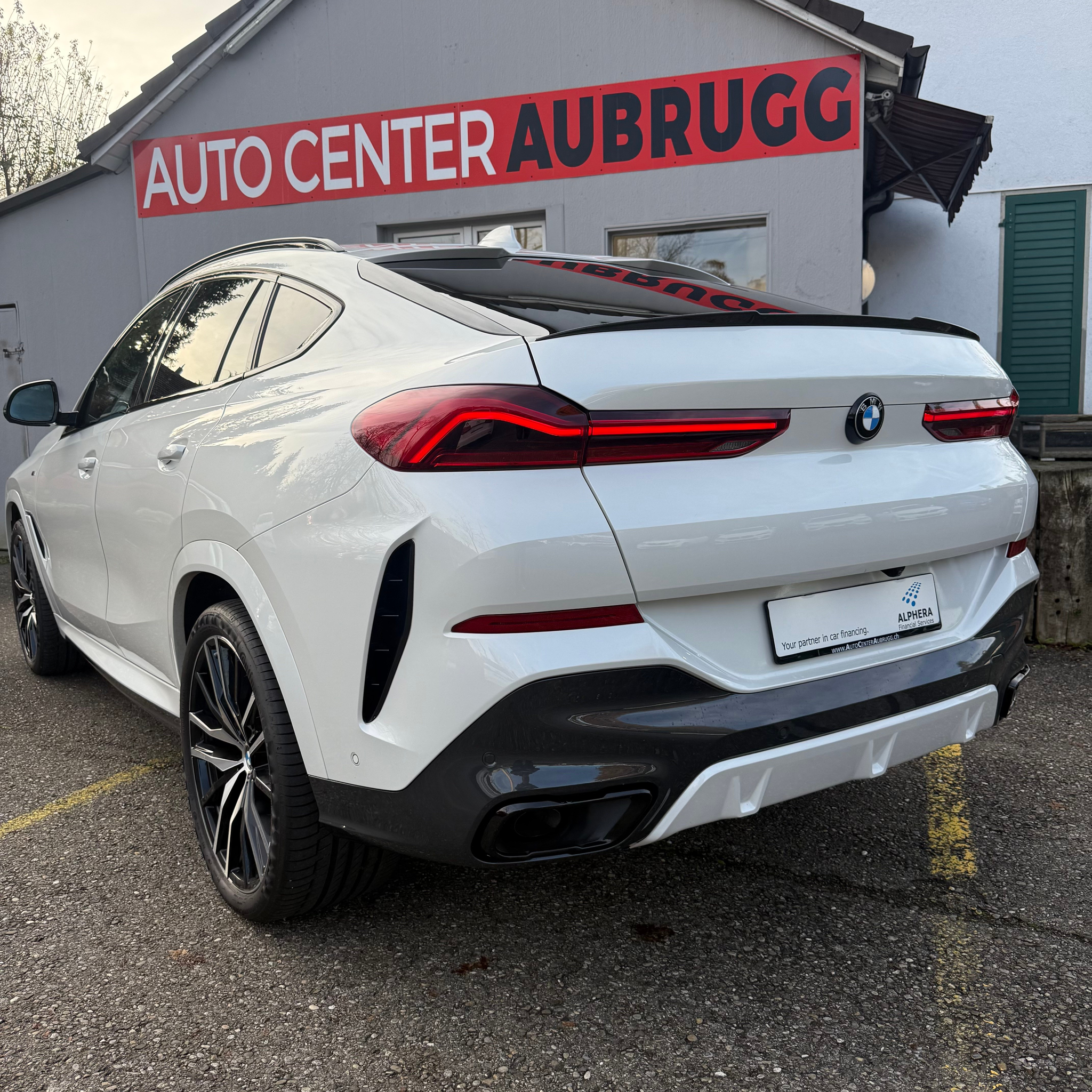 listing desktop thumbnail image 2