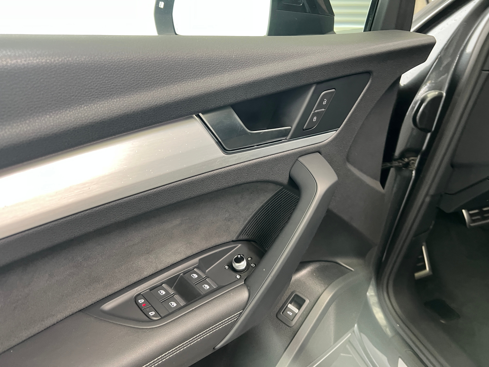 listing desktop thumbnail image 12