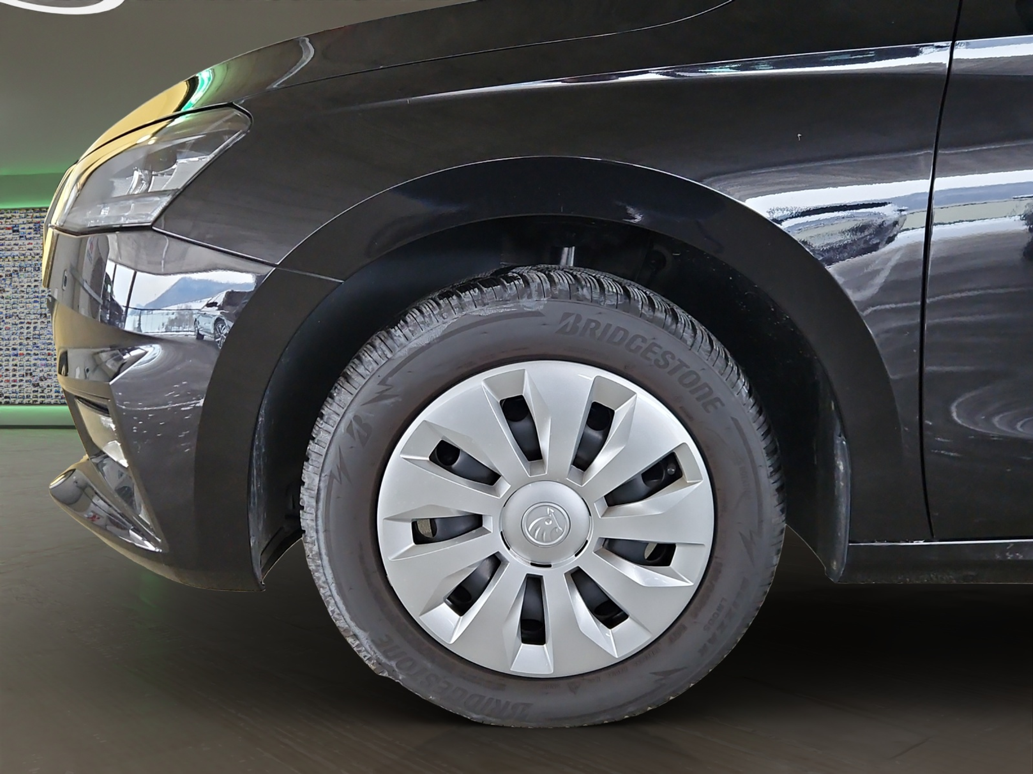 listing desktop thumbnail image 5