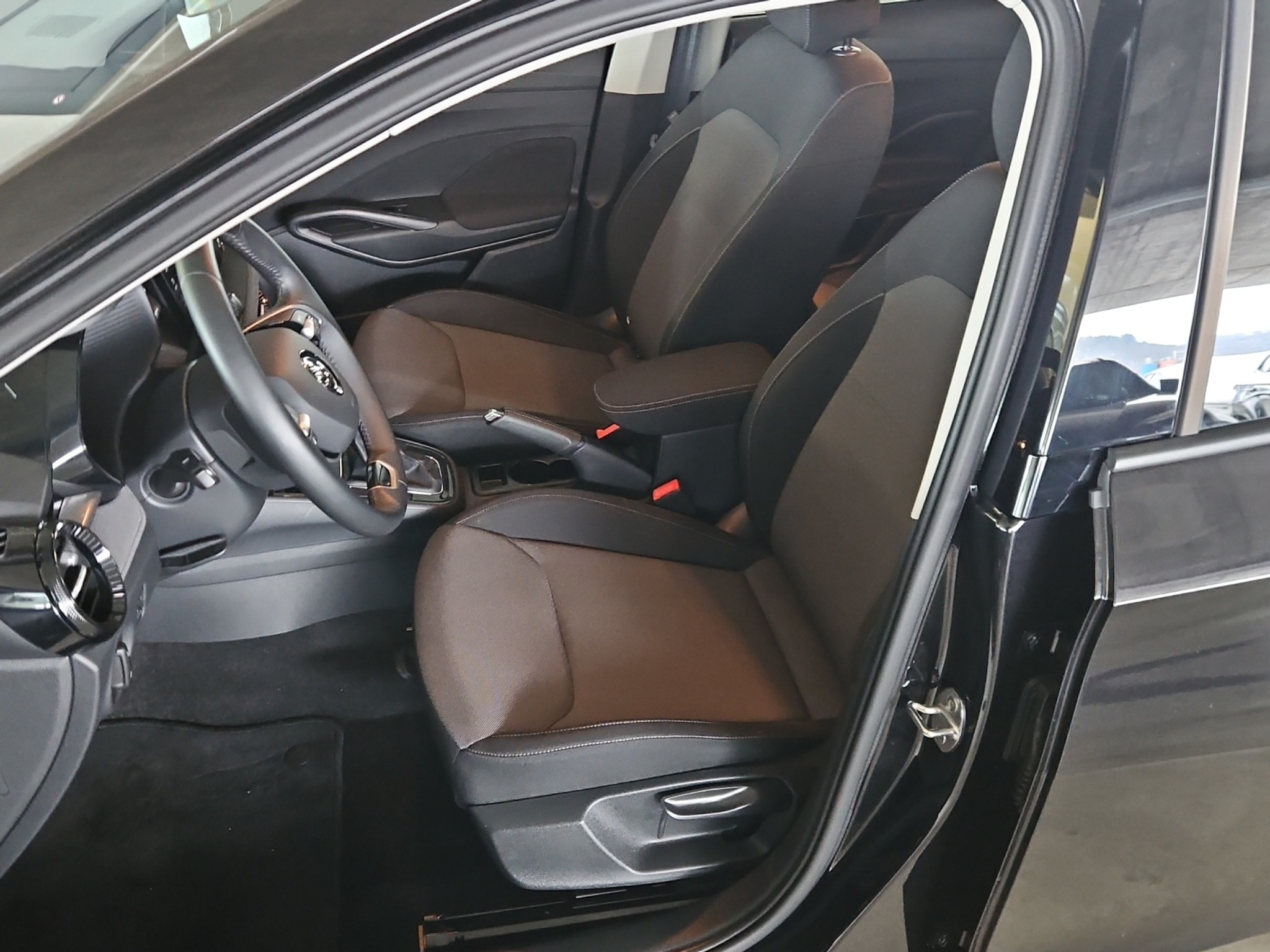 listing desktop thumbnail image 8