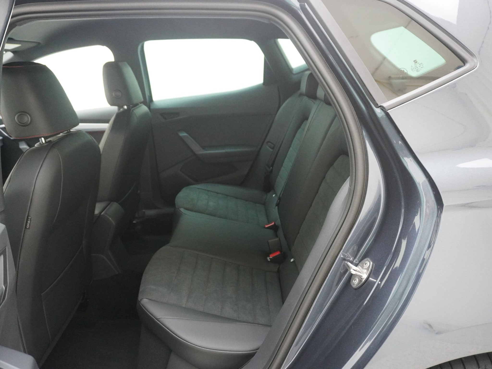 listing desktop thumbnail image 12