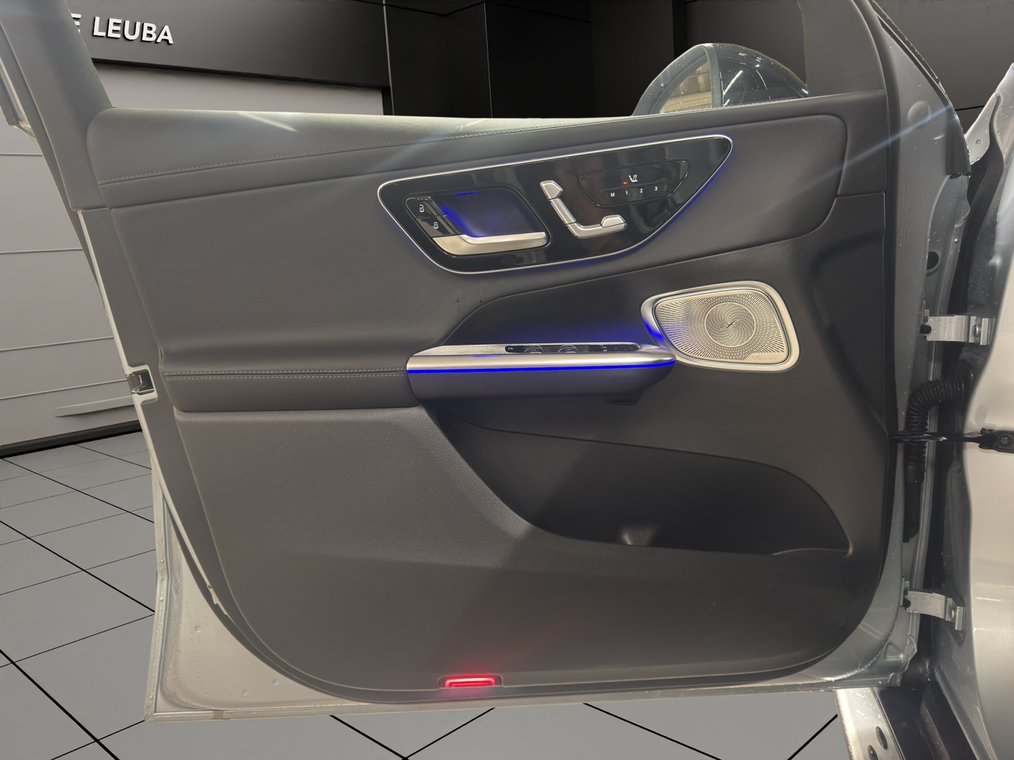 listing desktop thumbnail image 7