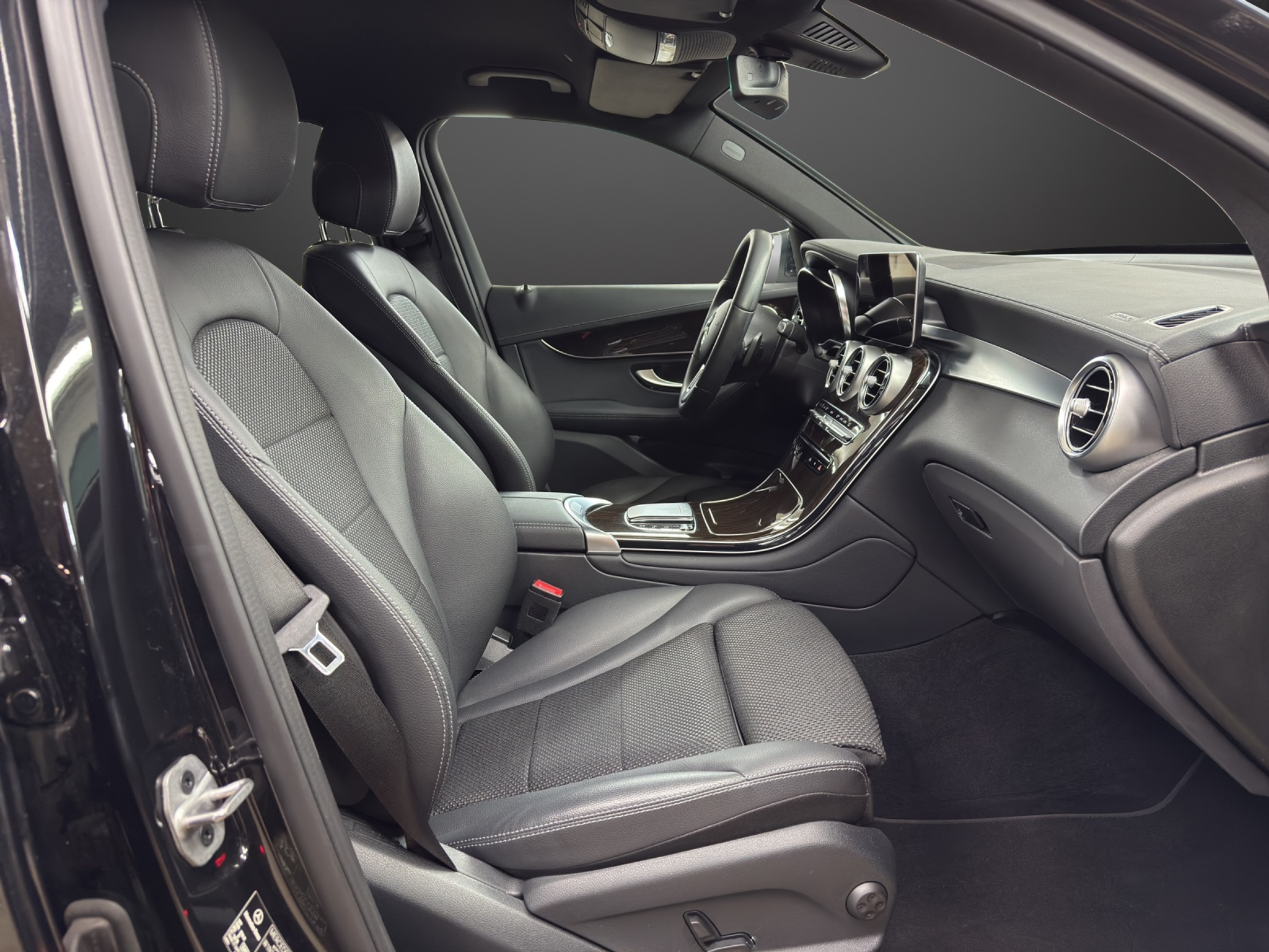 listing desktop thumbnail image 11