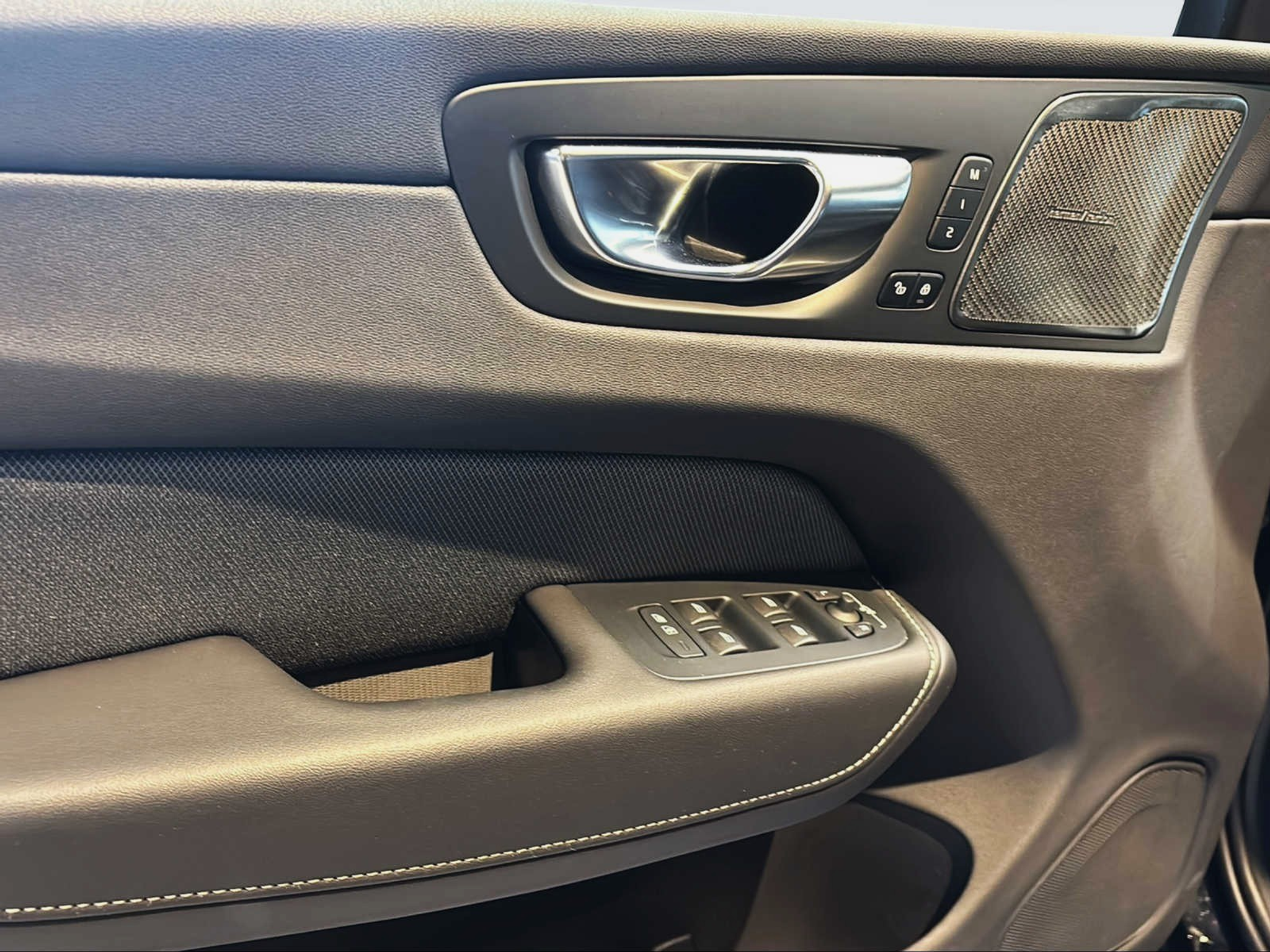 listing desktop thumbnail image 15