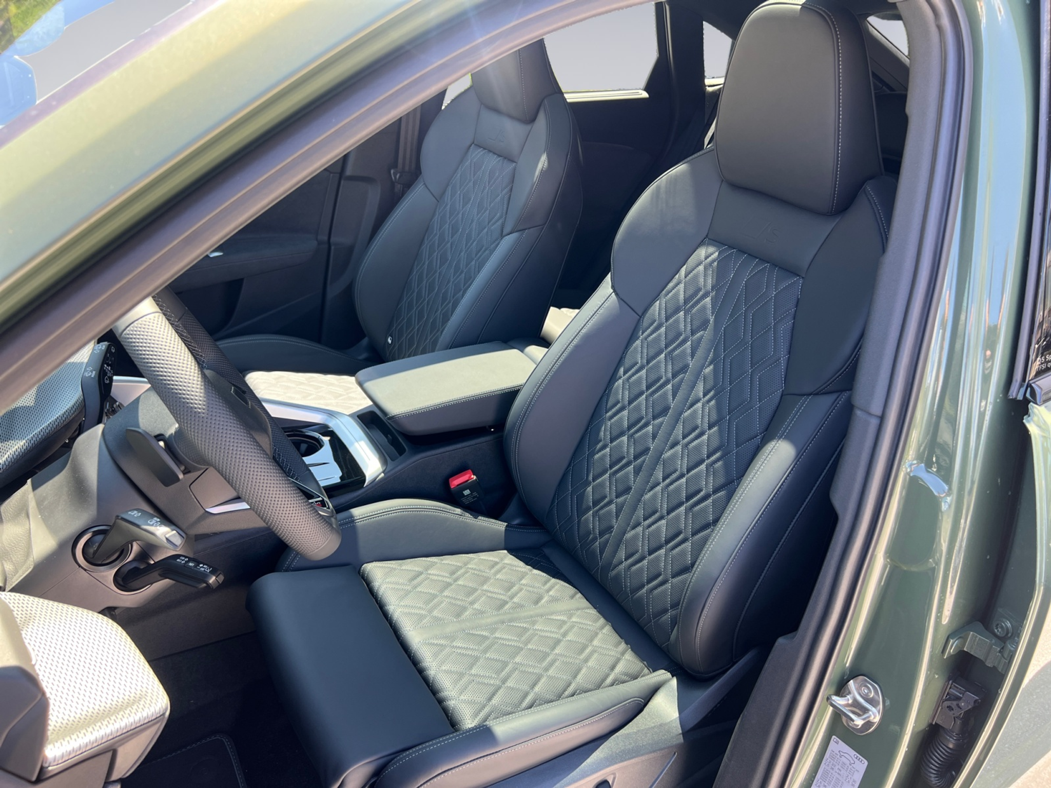 listing desktop thumbnail image 8