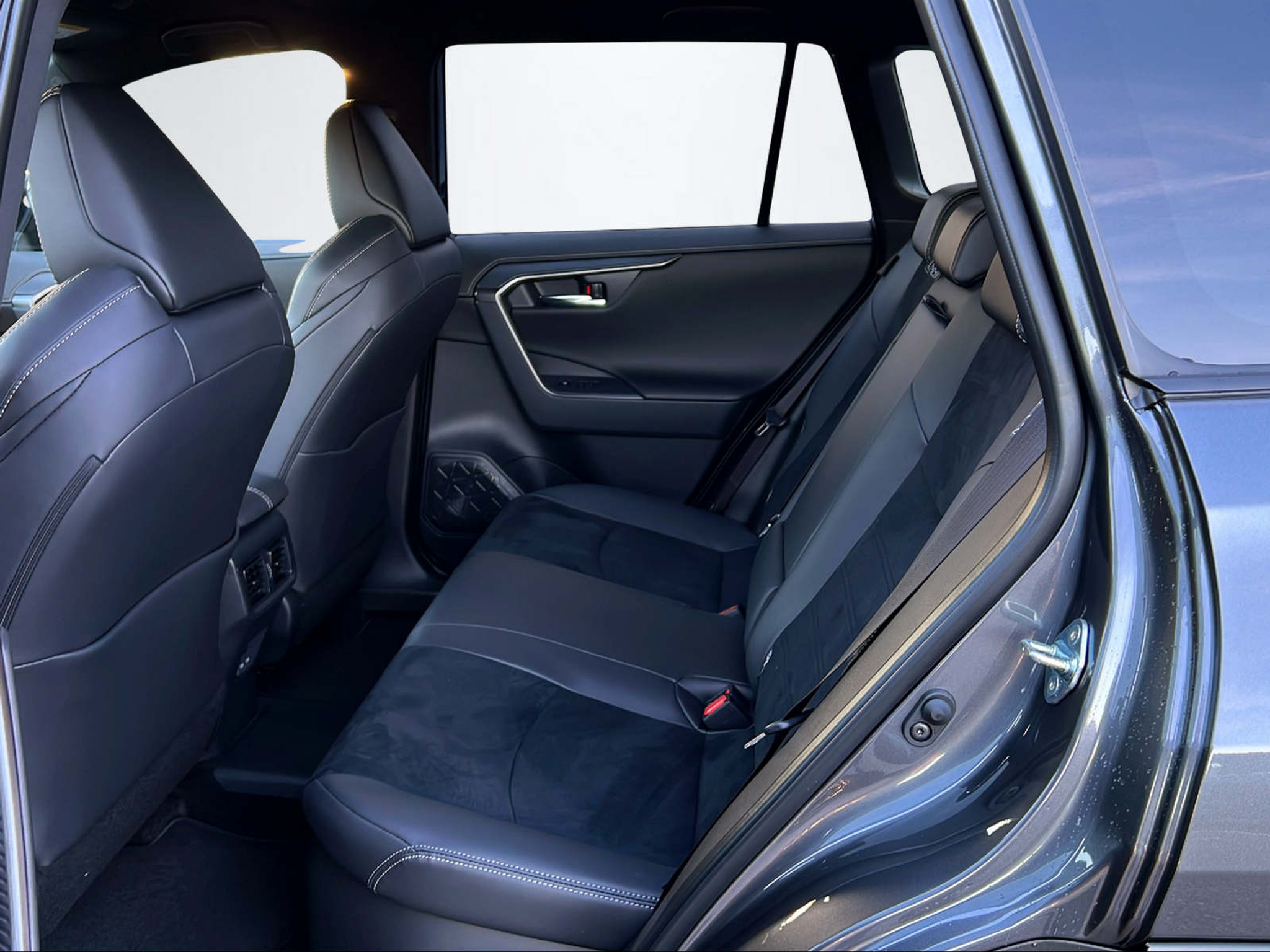 listing desktop thumbnail image 10