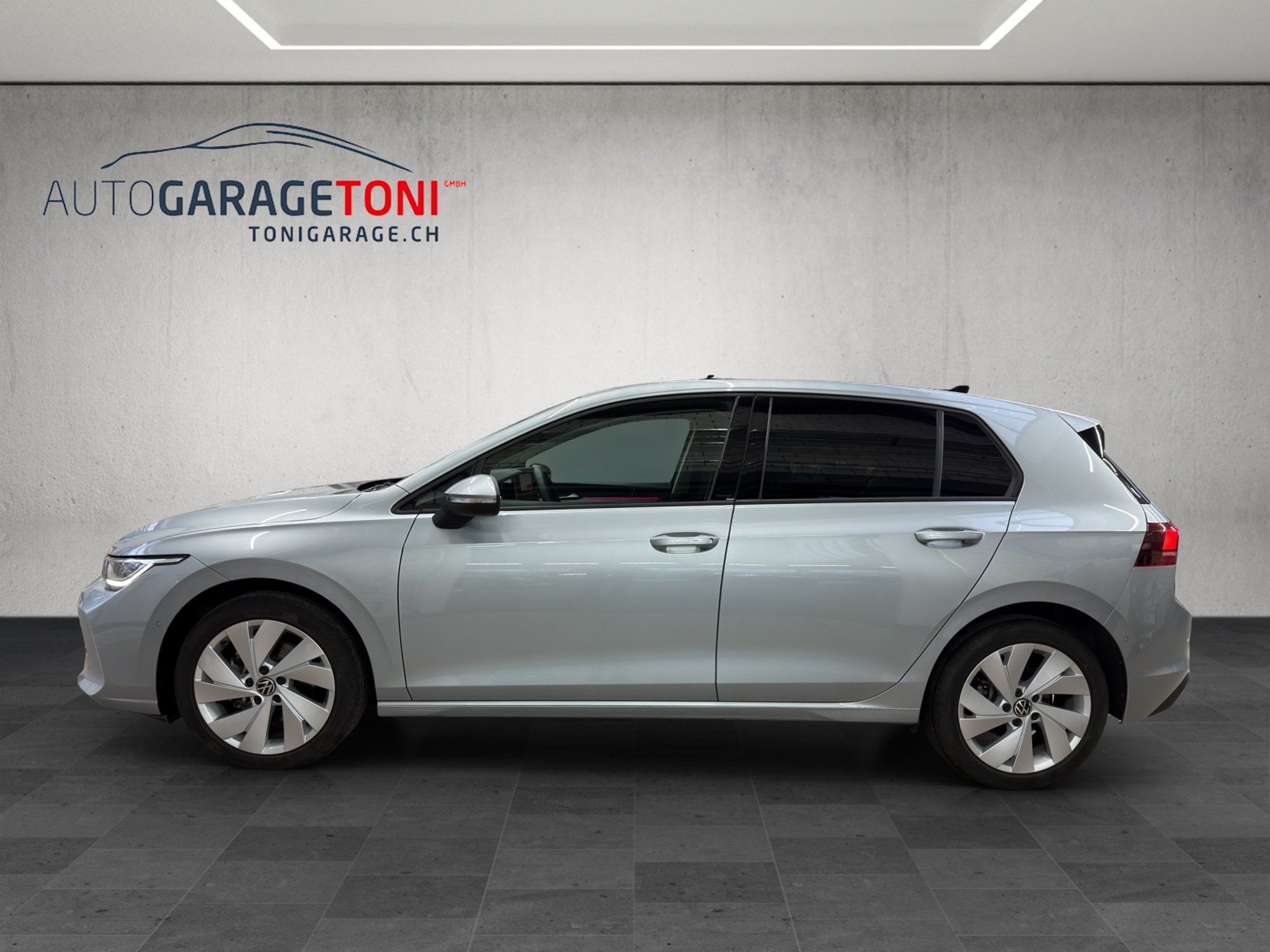 listing desktop thumbnail image 3