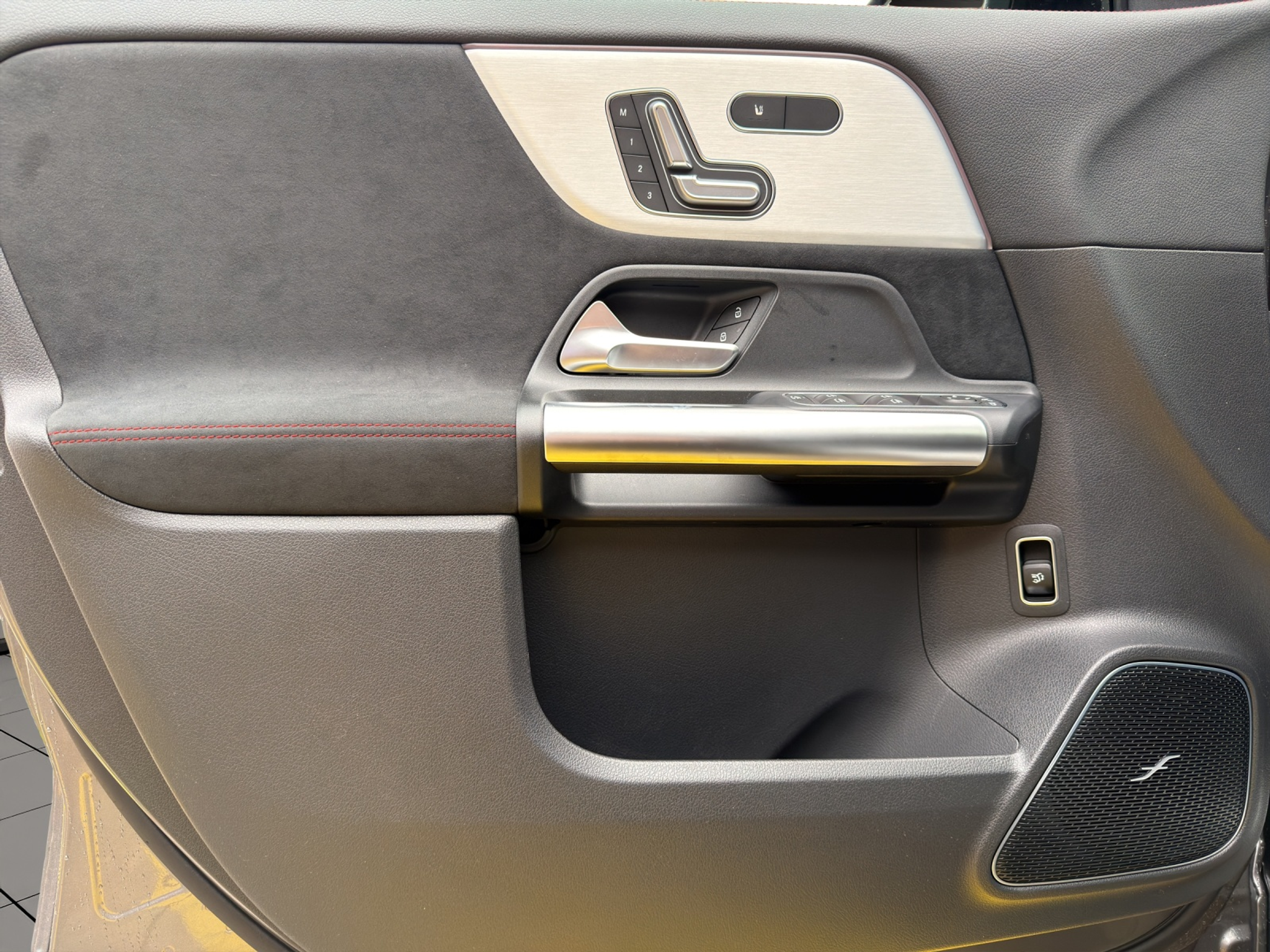 listing desktop thumbnail image 9