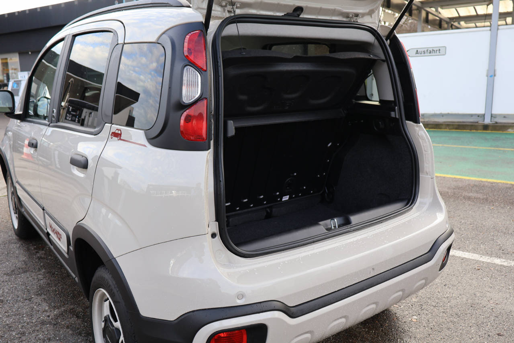 listing desktop thumbnail image 5