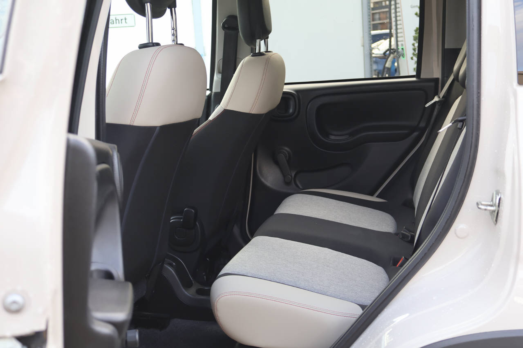 listing desktop thumbnail image 15