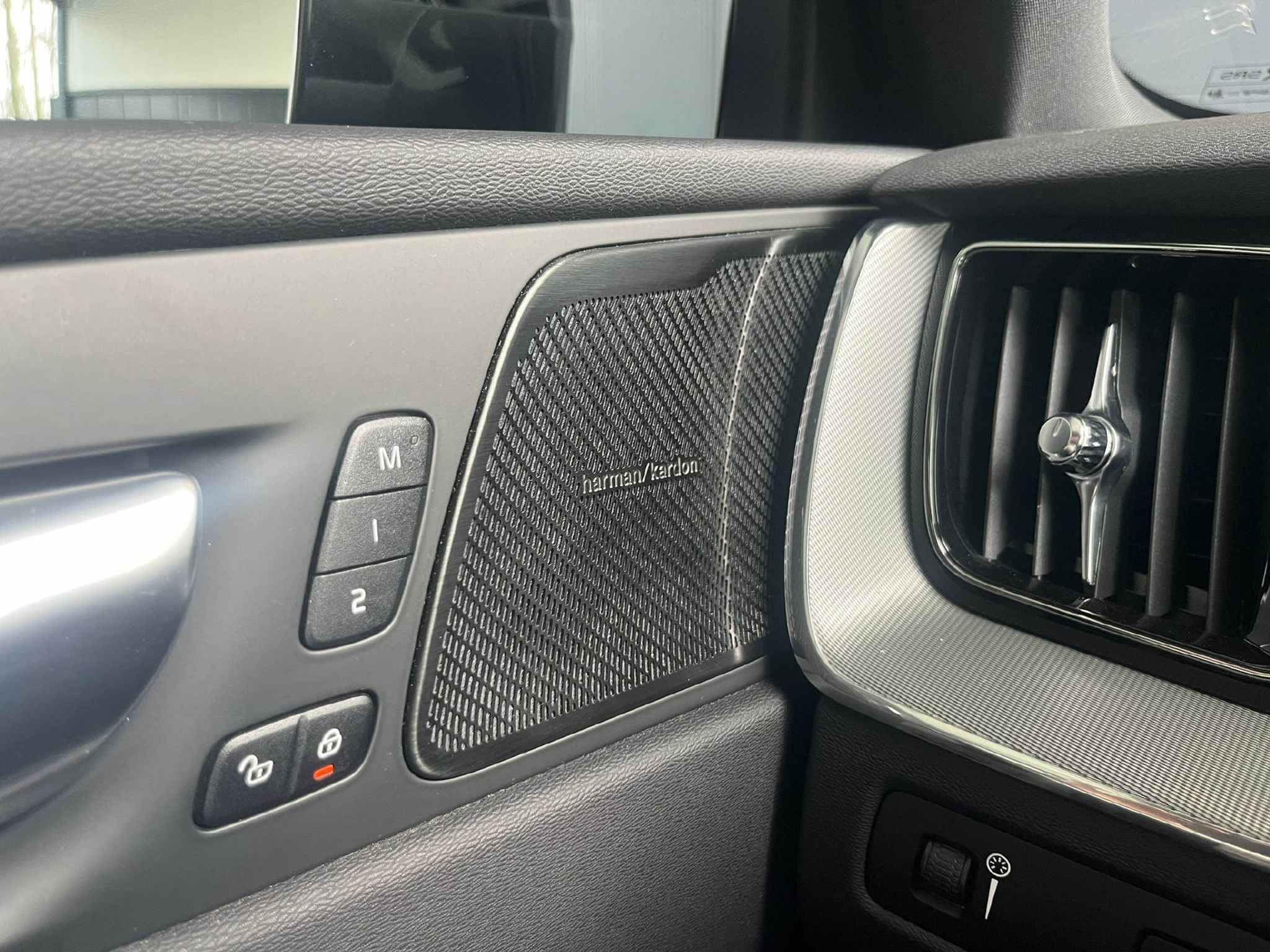 listing desktop thumbnail image 9