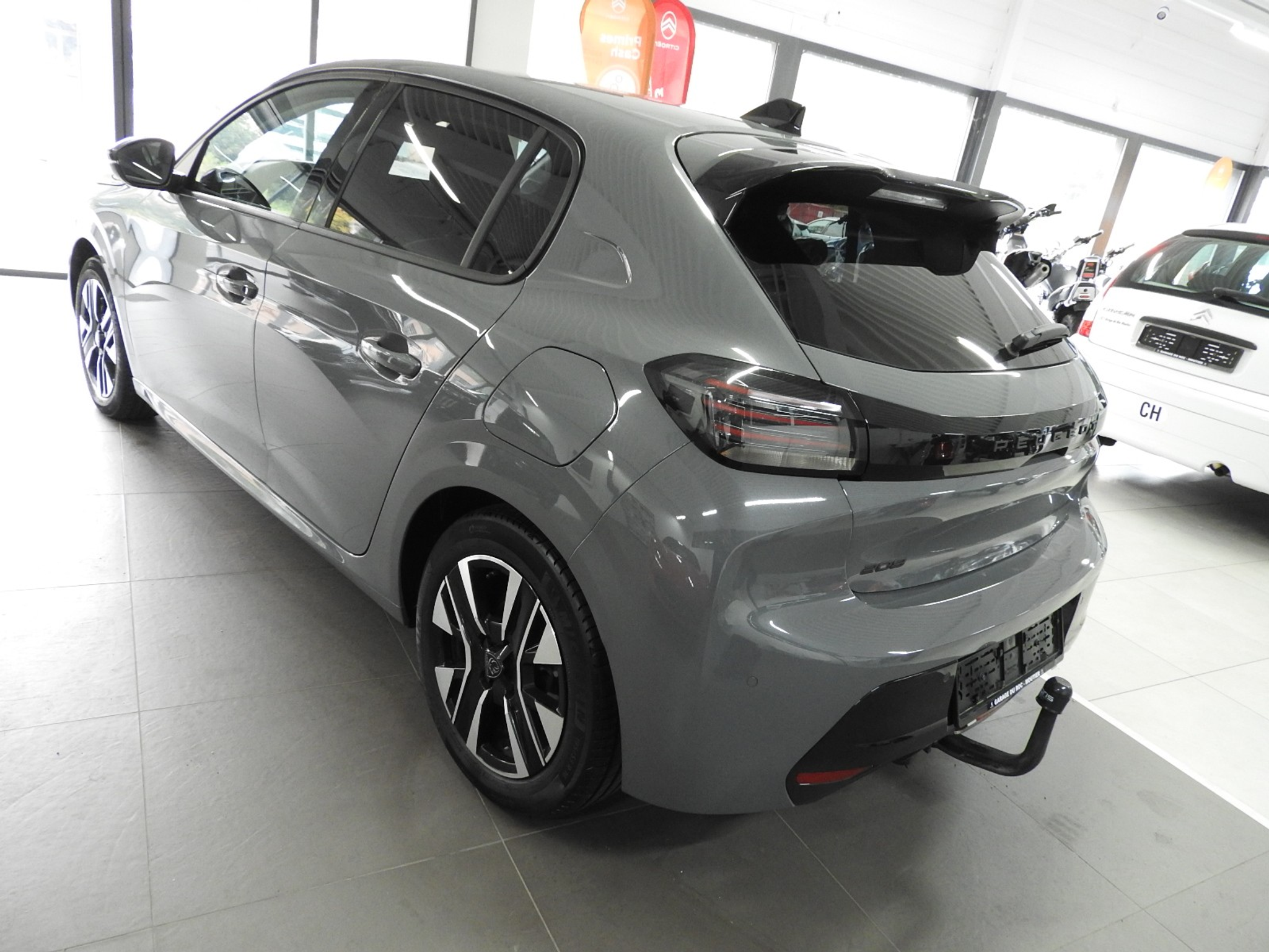 listing desktop thumbnail image 4