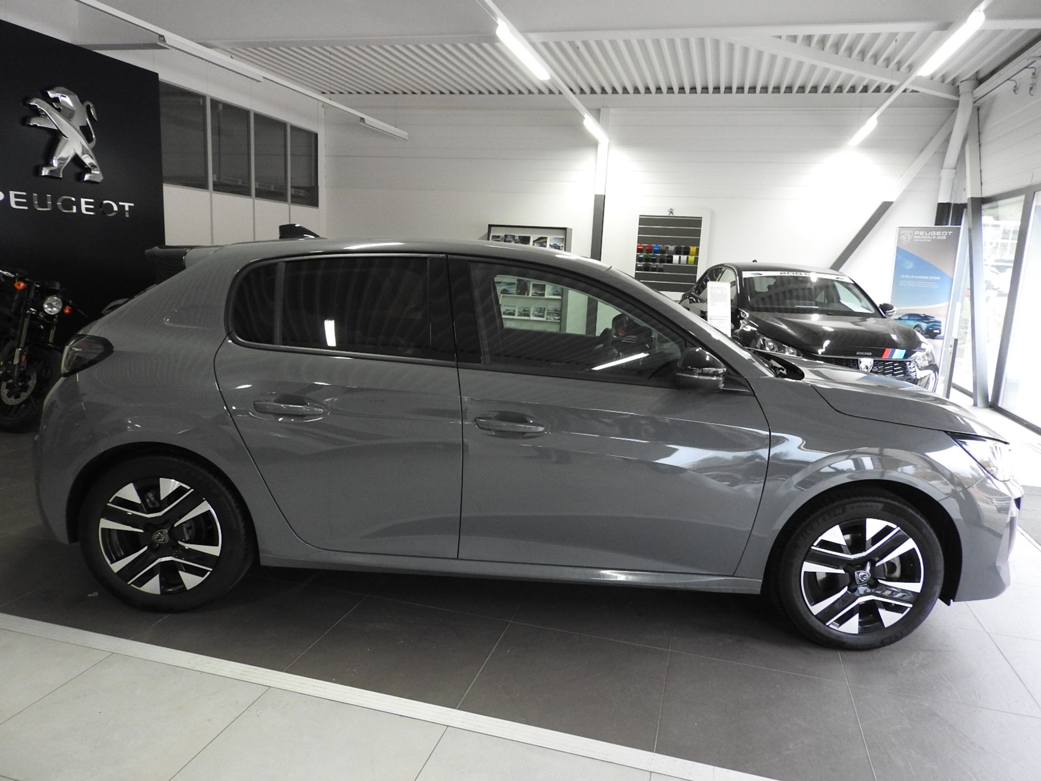 listing desktop thumbnail image 2