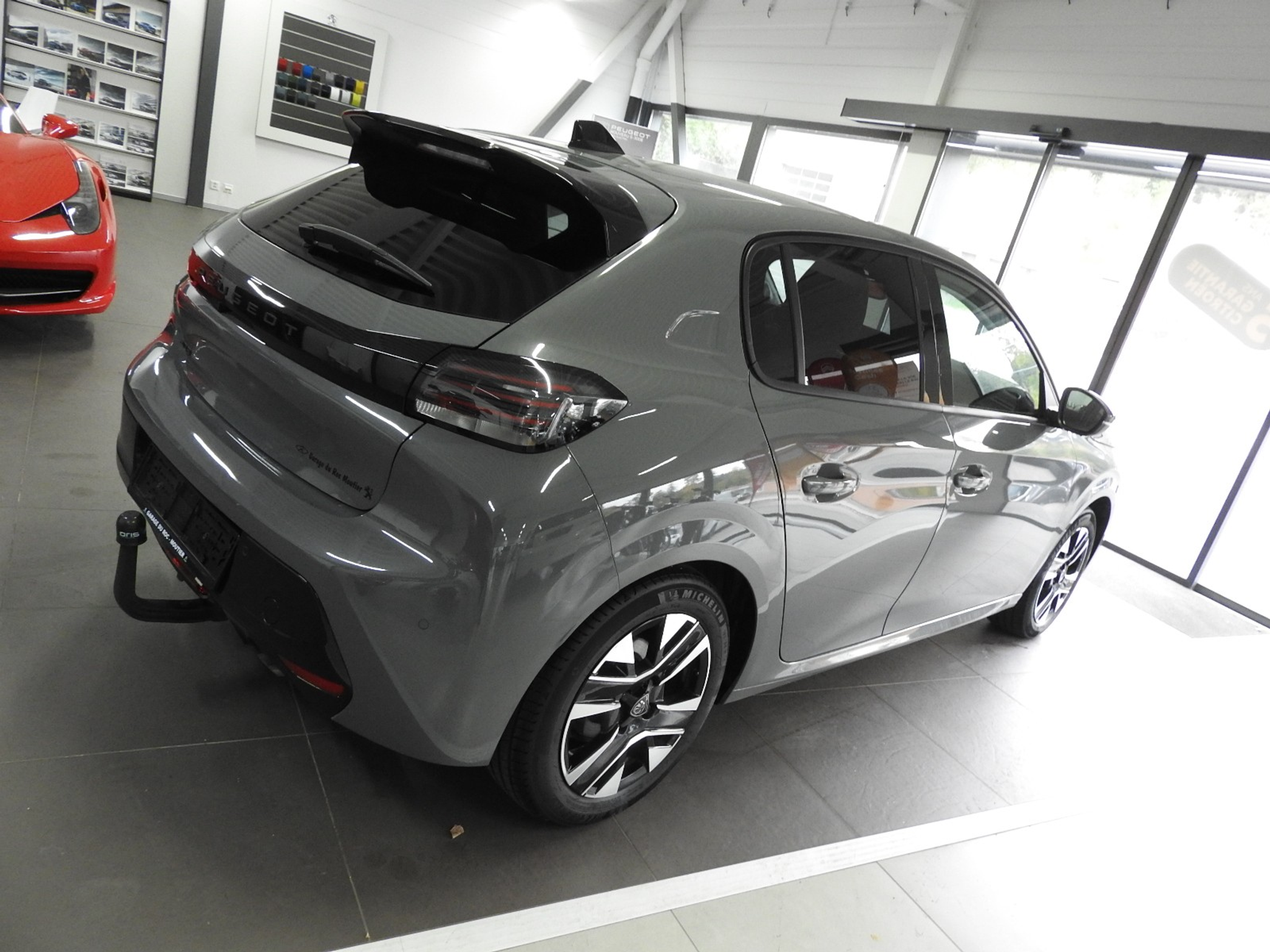 listing desktop thumbnail image 3