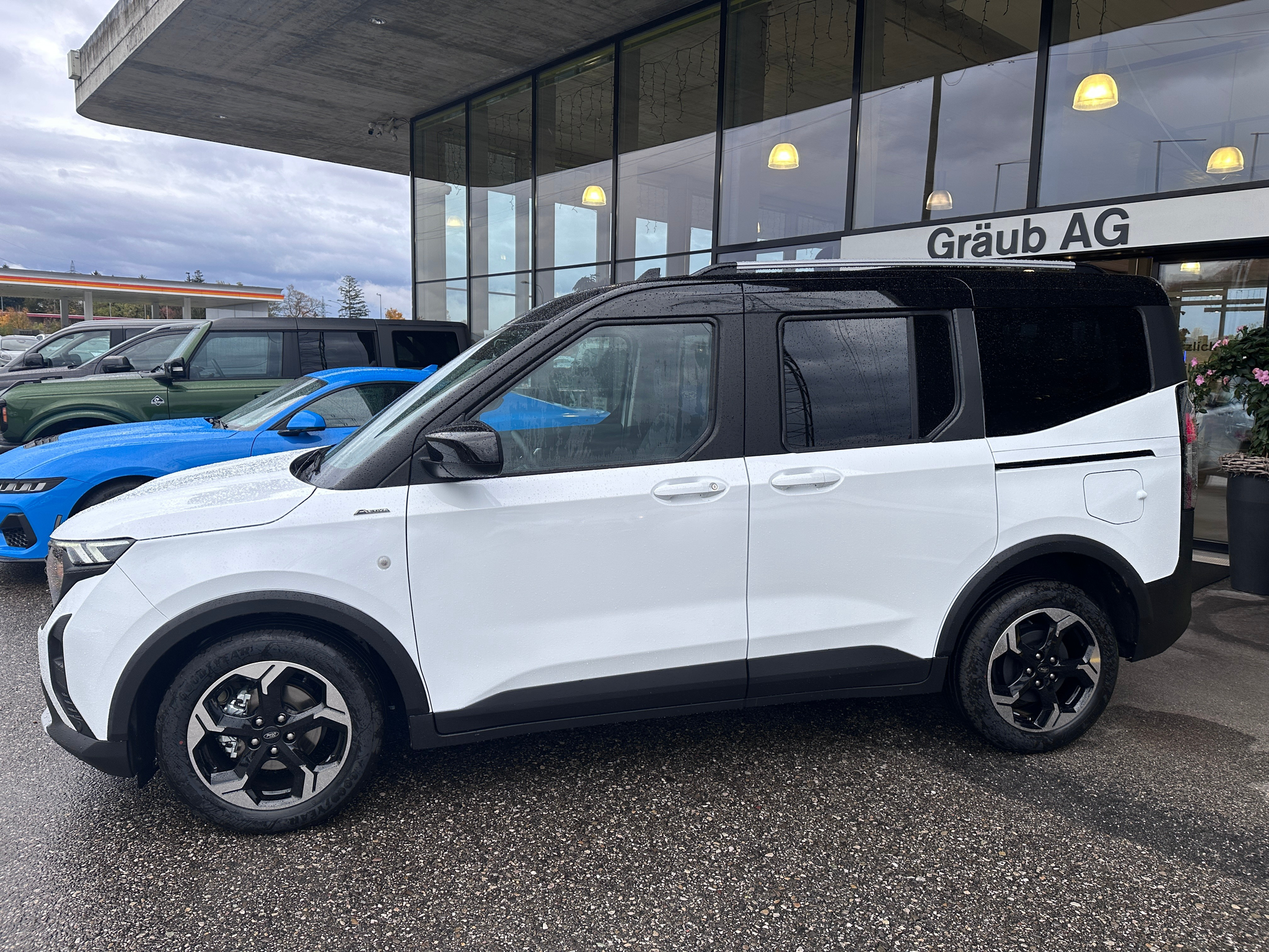 listing desktop thumbnail image 3