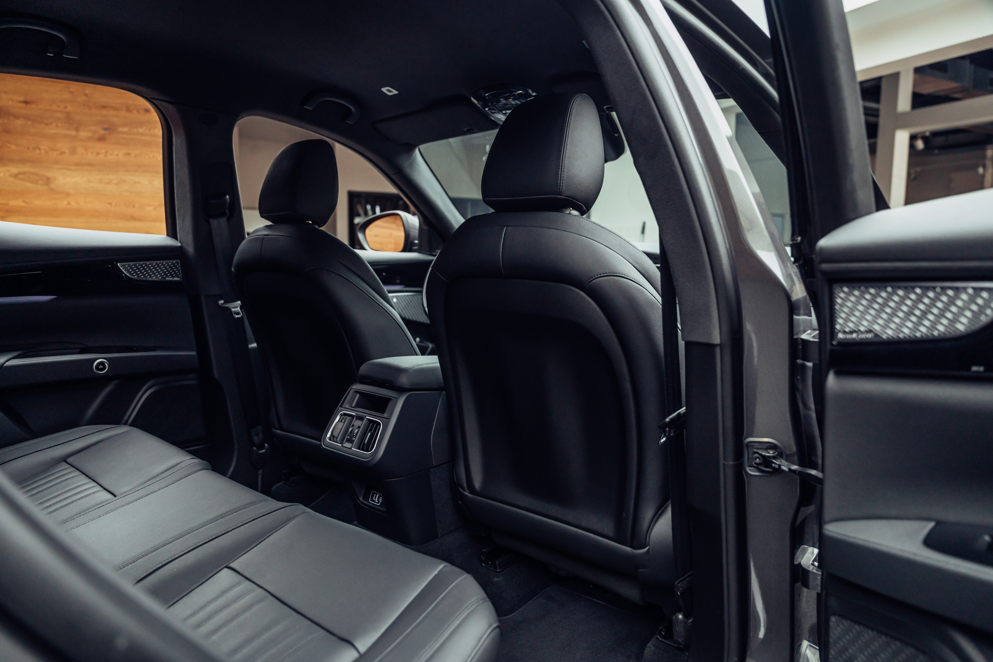 listing desktop thumbnail image 8