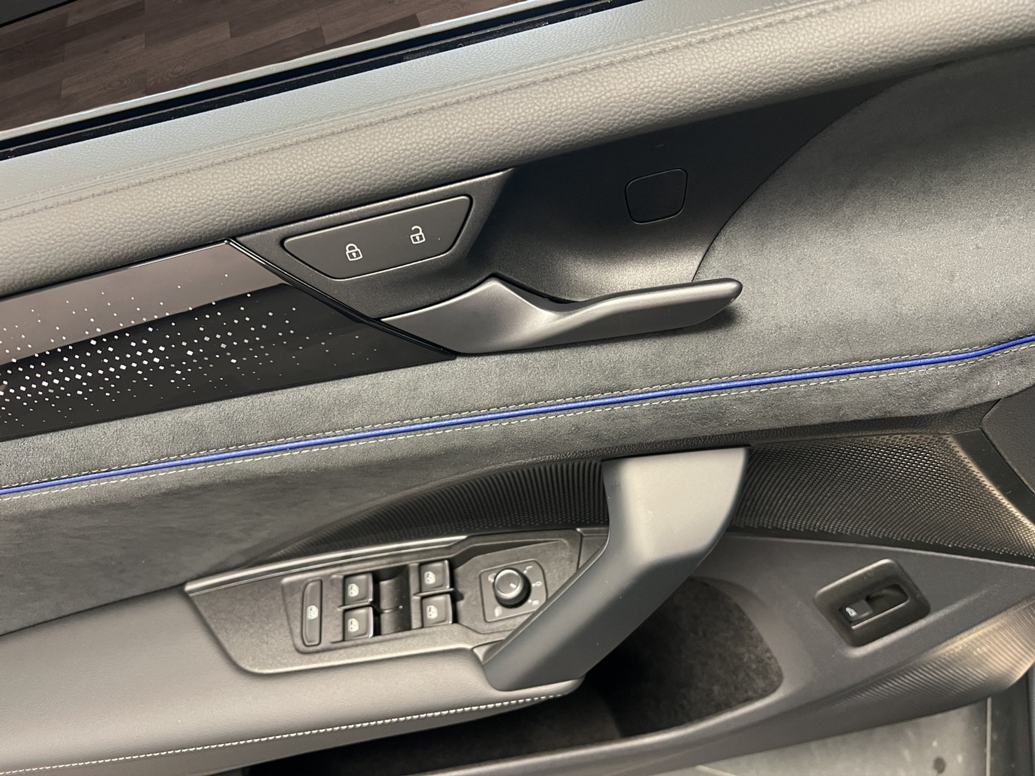 listing desktop thumbnail image 8