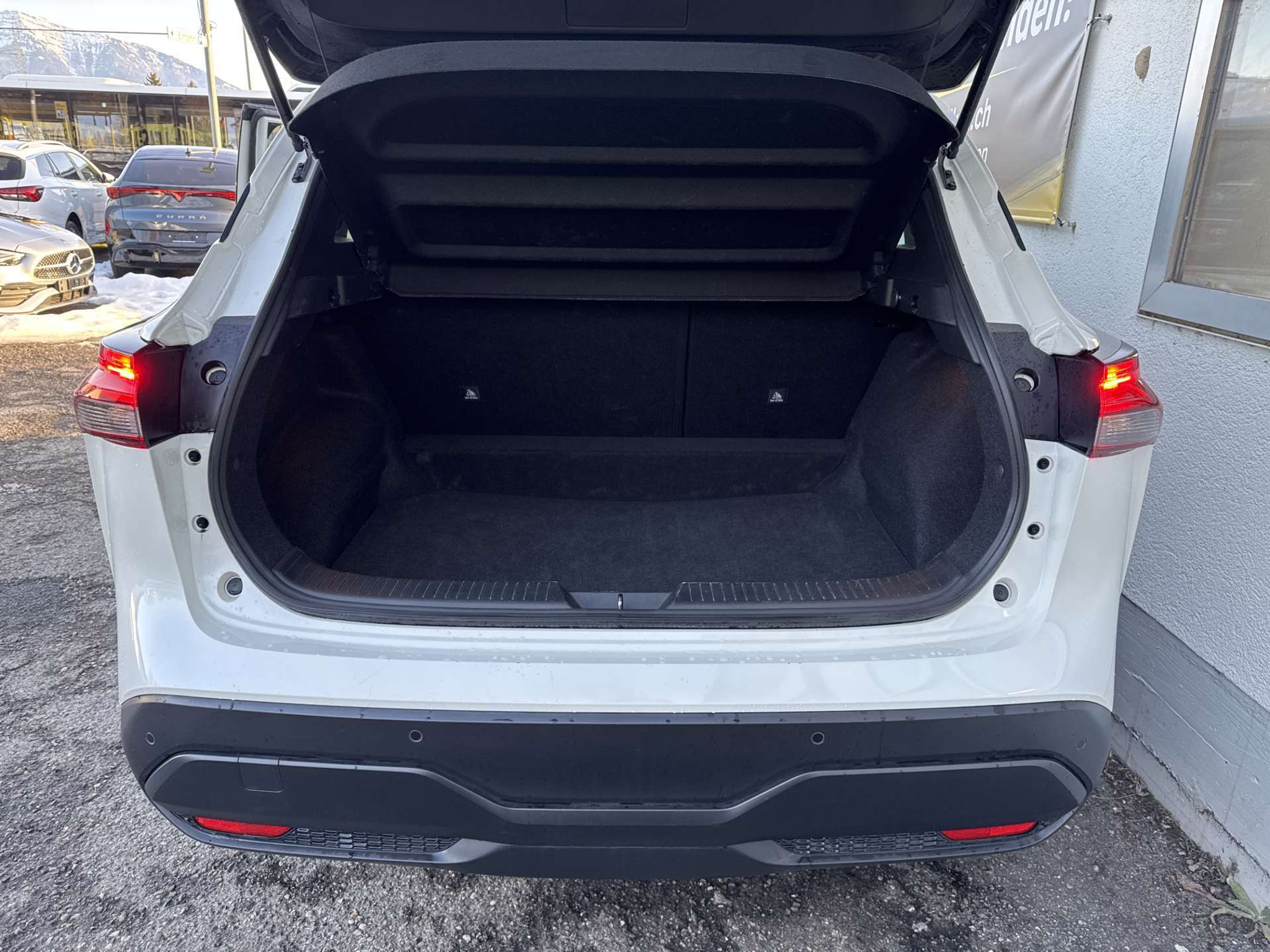 listing desktop thumbnail image 8