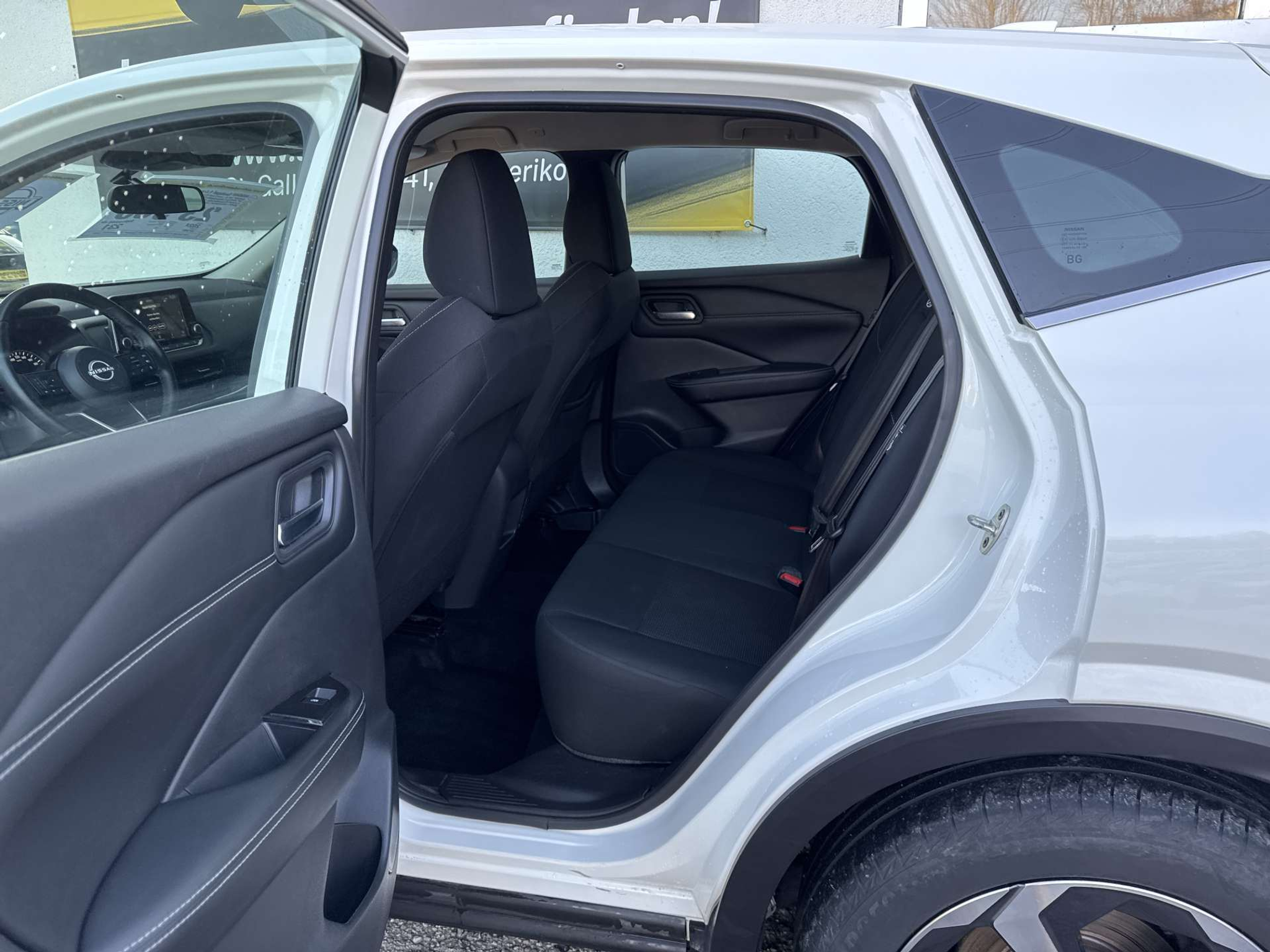 listing desktop thumbnail image 7