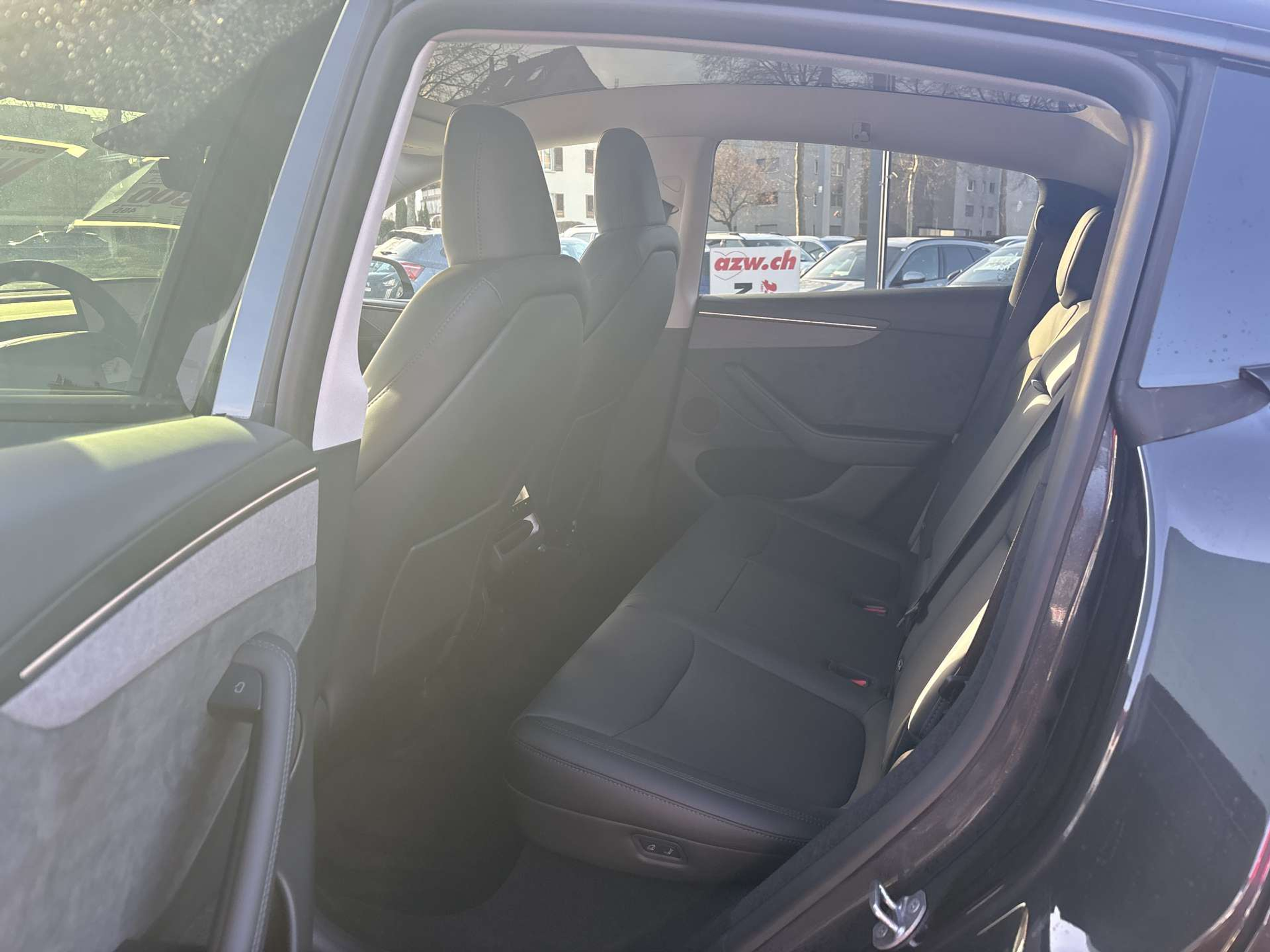 listing desktop thumbnail image 6