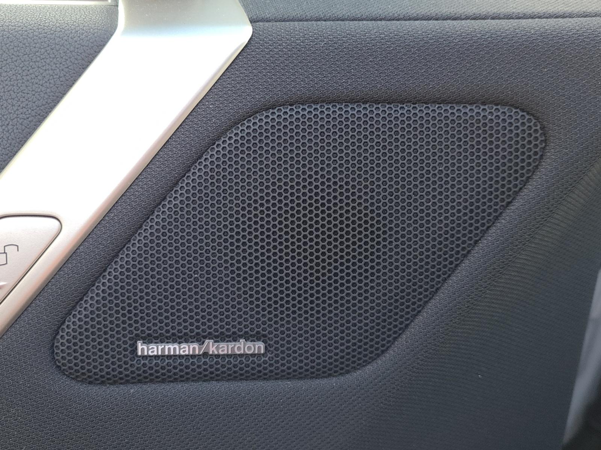 listing desktop thumbnail image 17