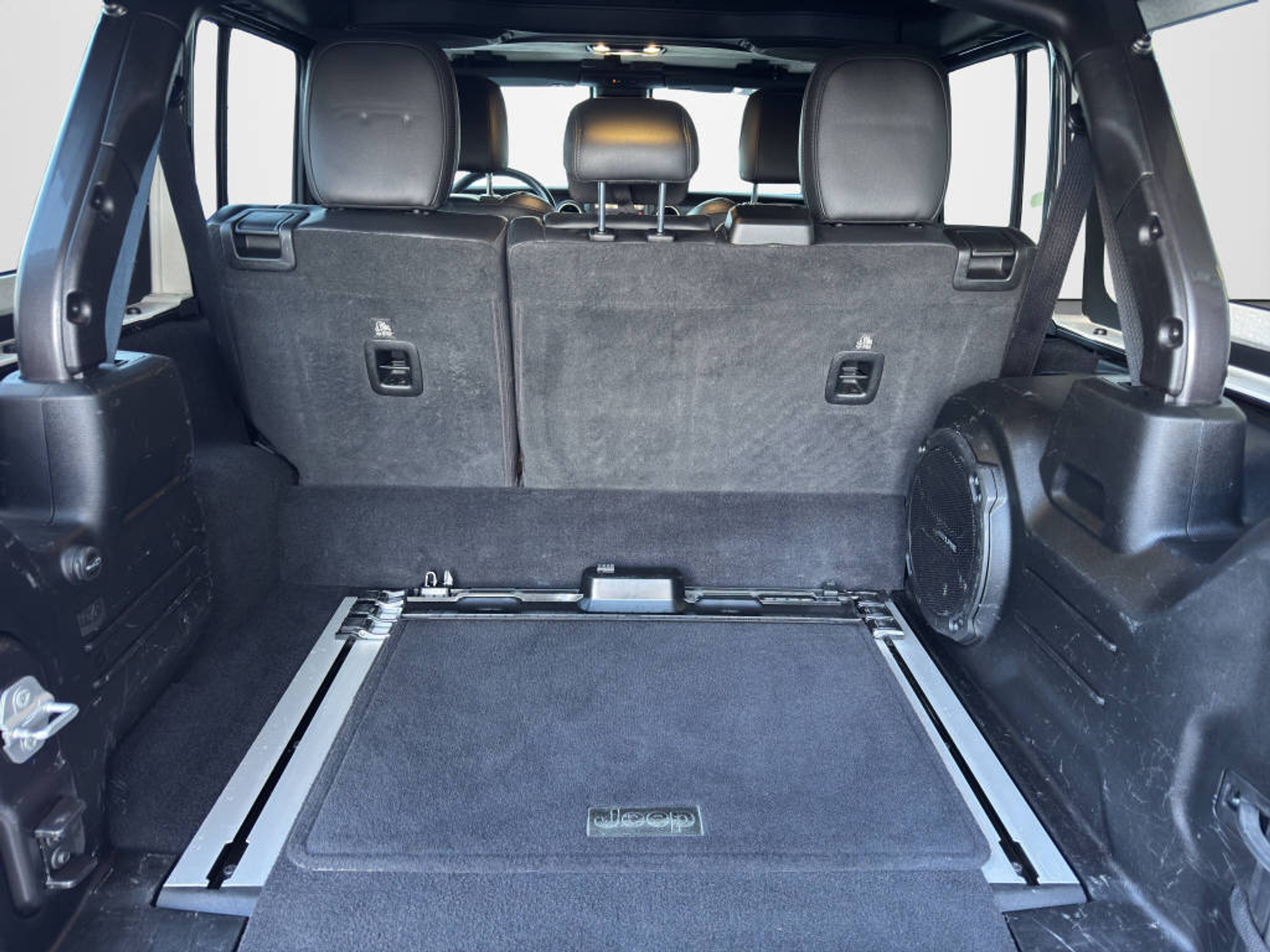 listing desktop thumbnail image 15