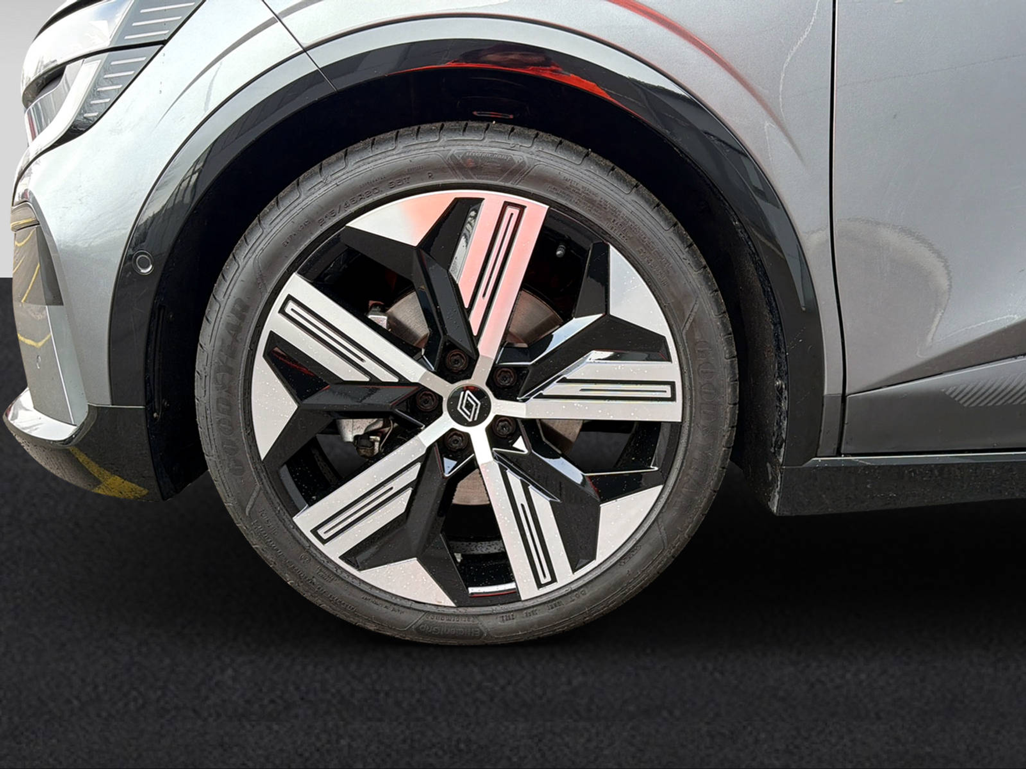 listing desktop thumbnail image 4