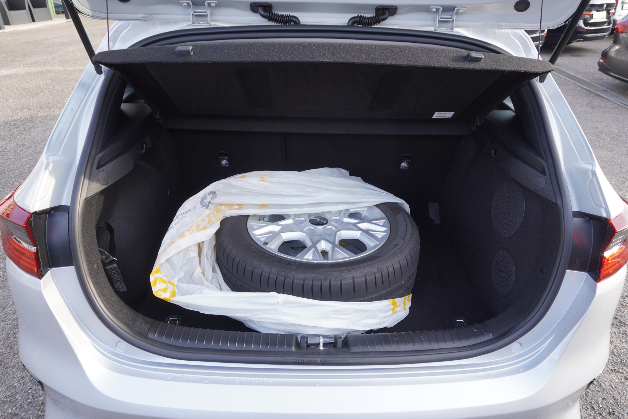 listing desktop thumbnail image 9