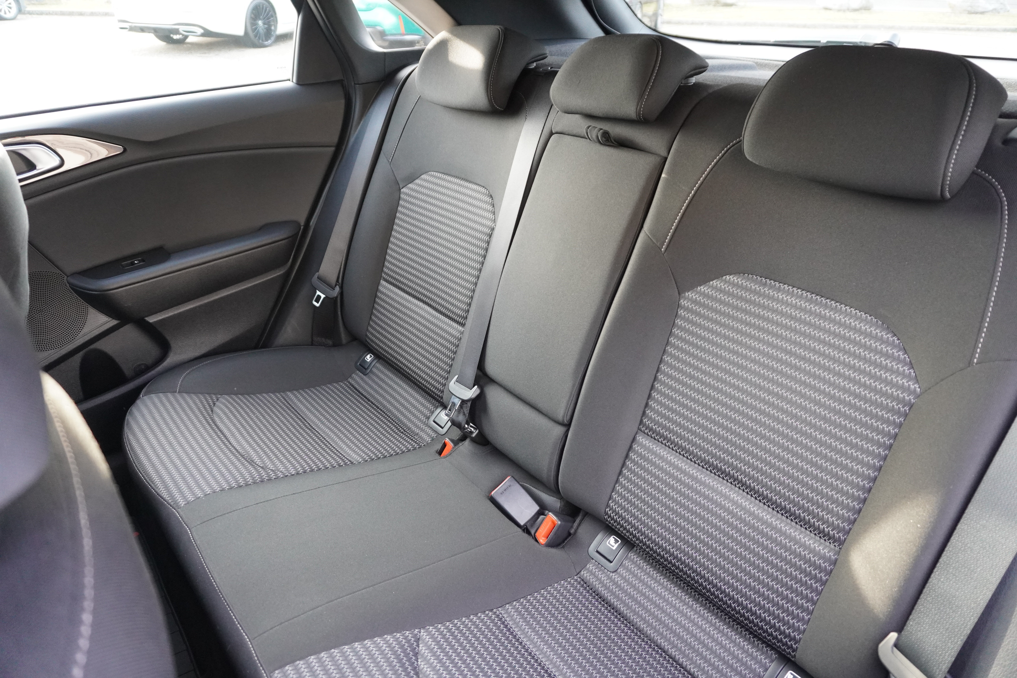 listing desktop thumbnail image 11