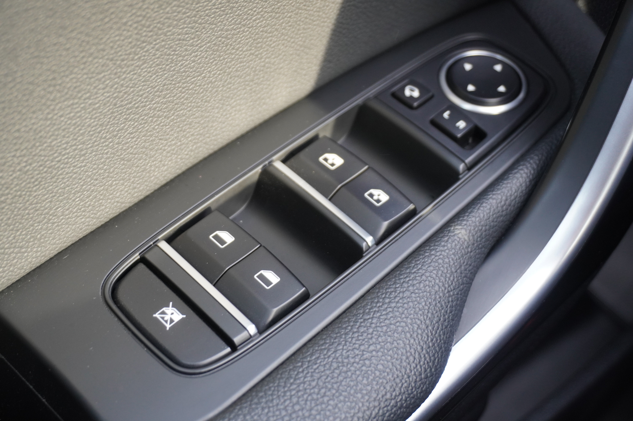 listing desktop thumbnail image 26