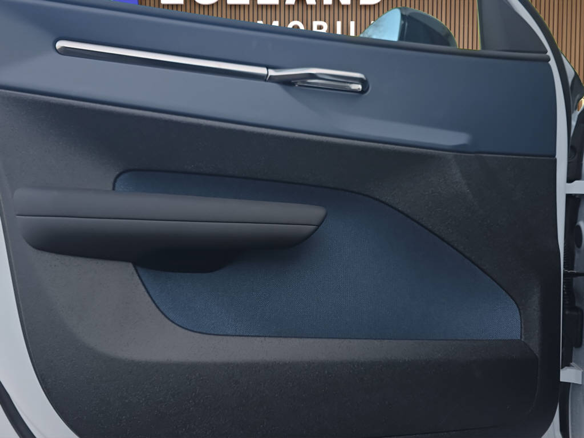 listing desktop thumbnail image 18