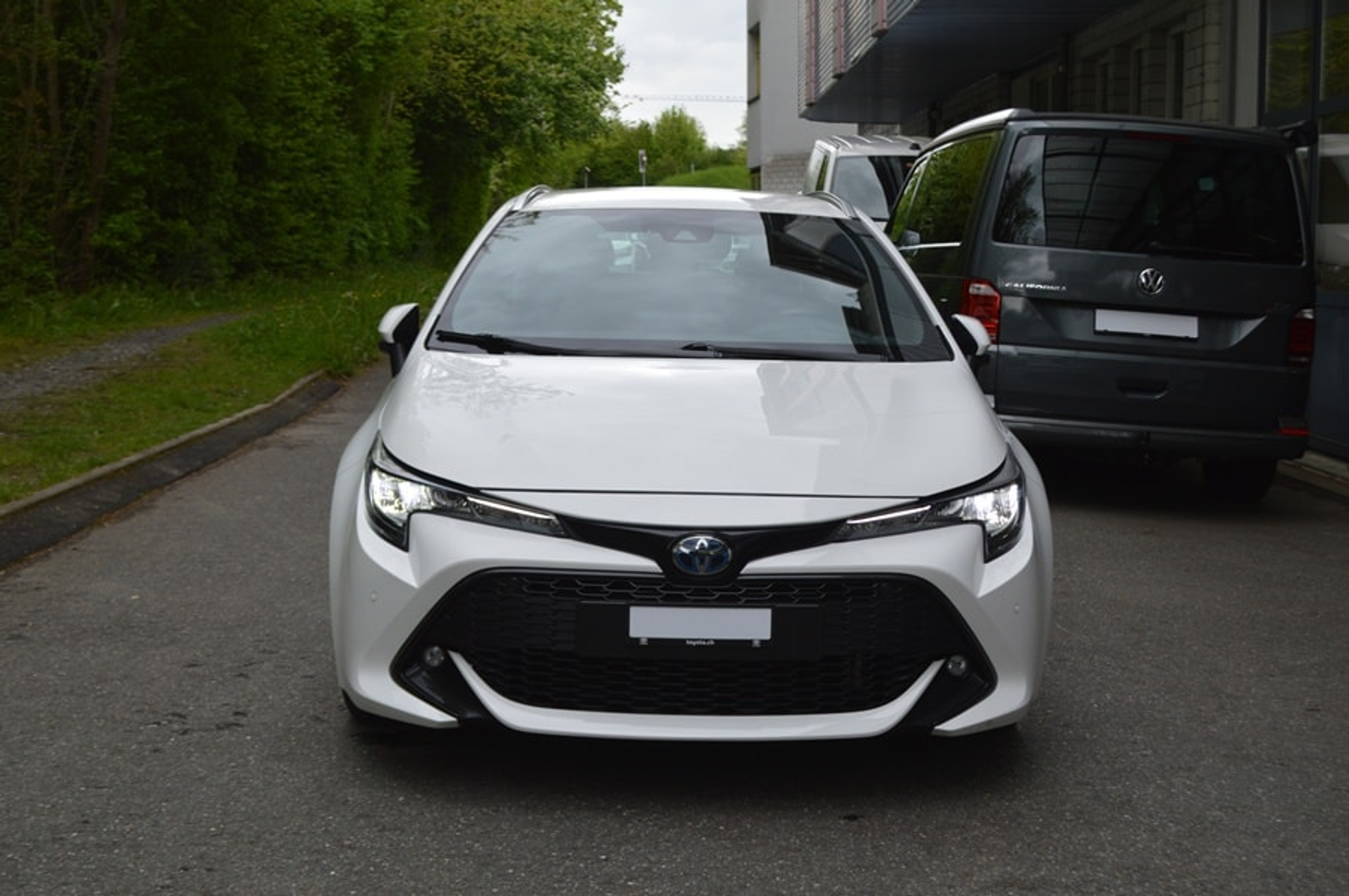 listing desktop thumbnail image 1