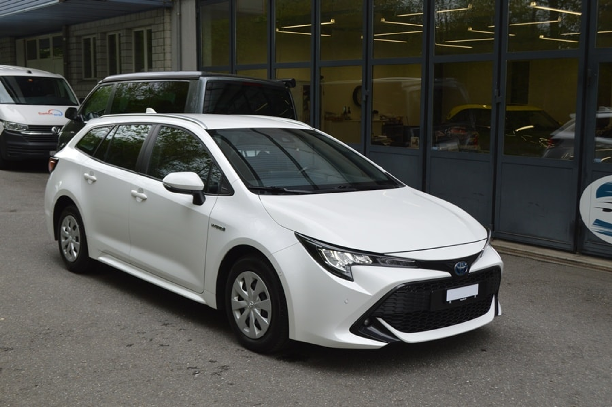 listing desktop thumbnail image 2