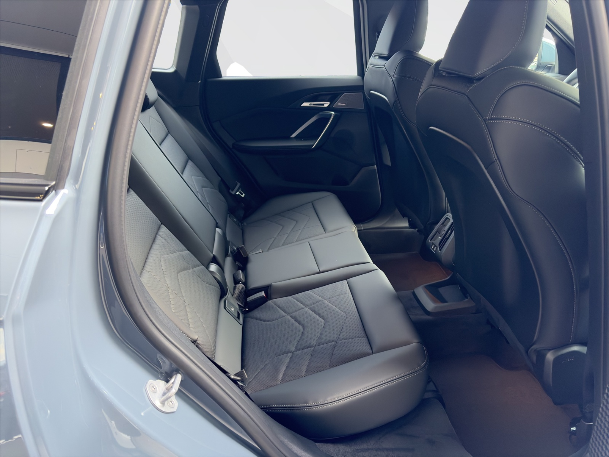 listing desktop thumbnail image 15