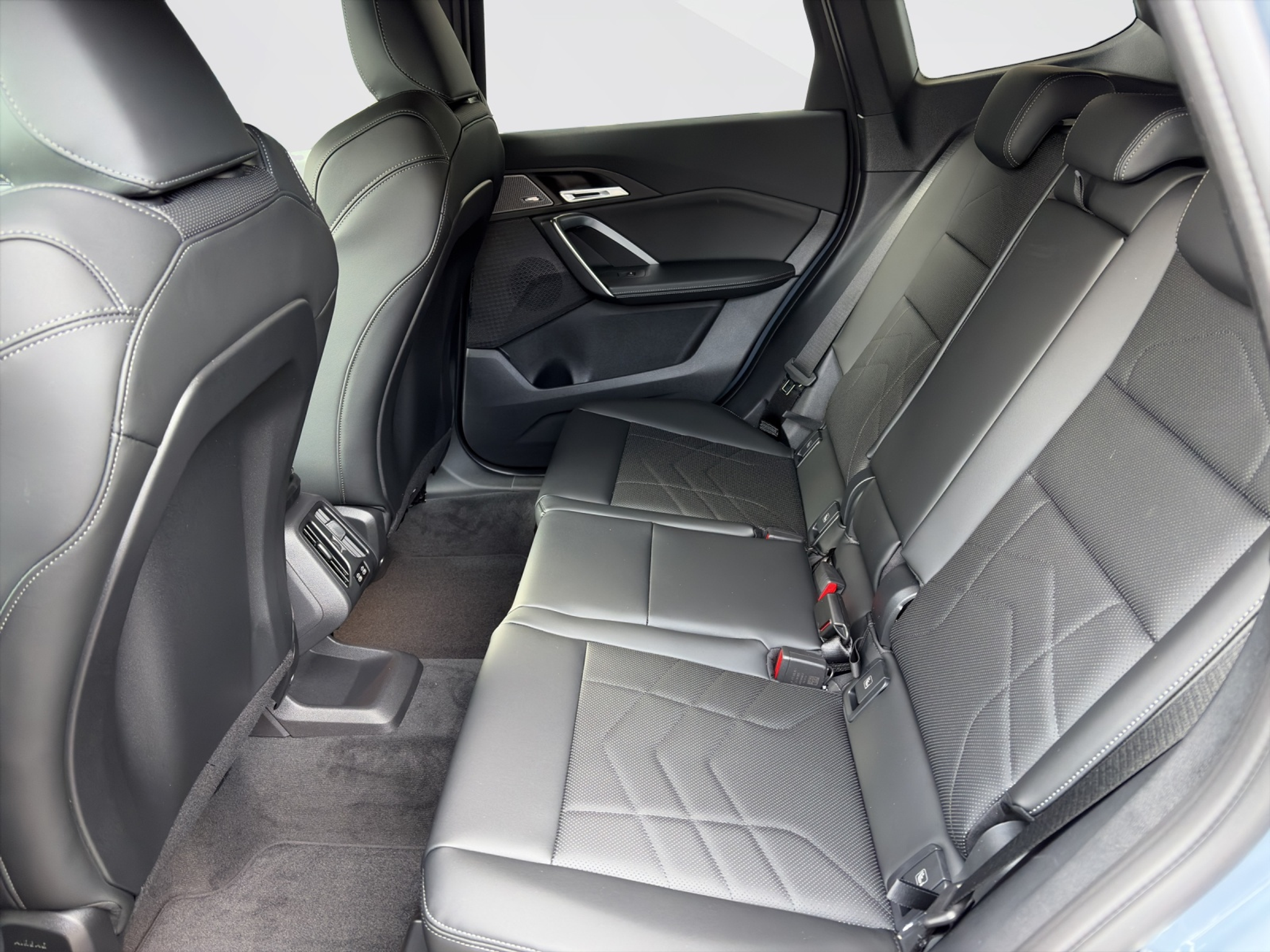 listing desktop thumbnail image 14