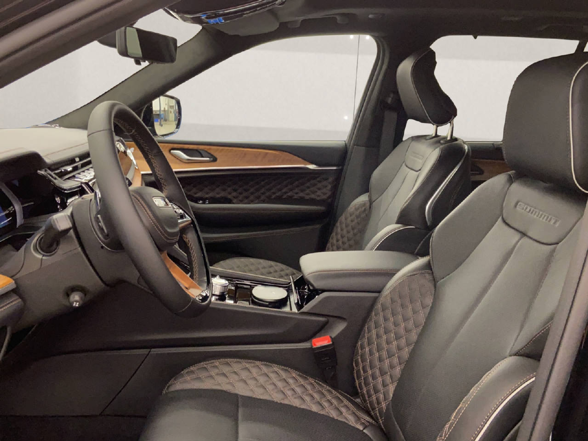 listing desktop thumbnail image 4