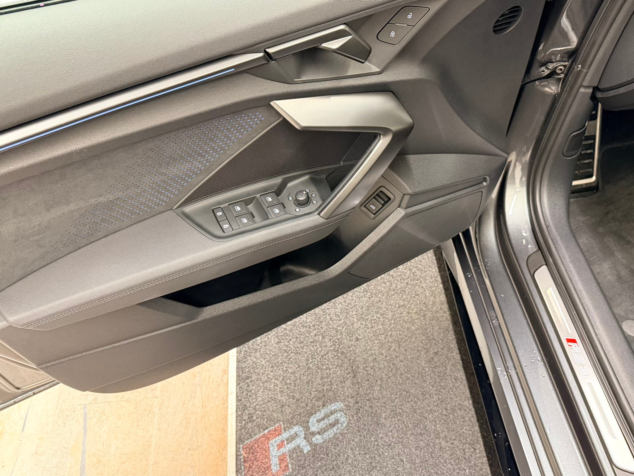 listing desktop thumbnail image 13