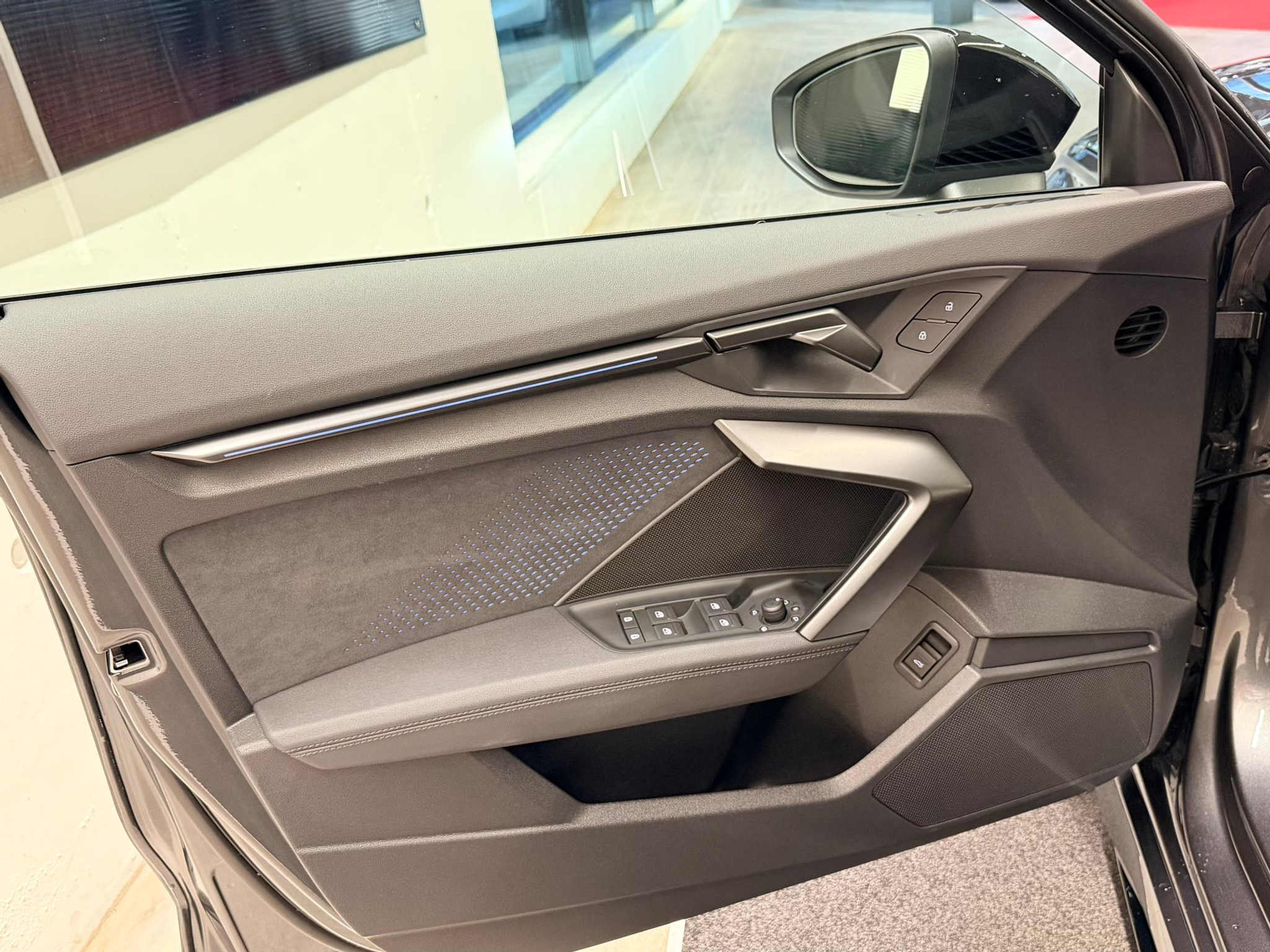 listing desktop thumbnail image 12