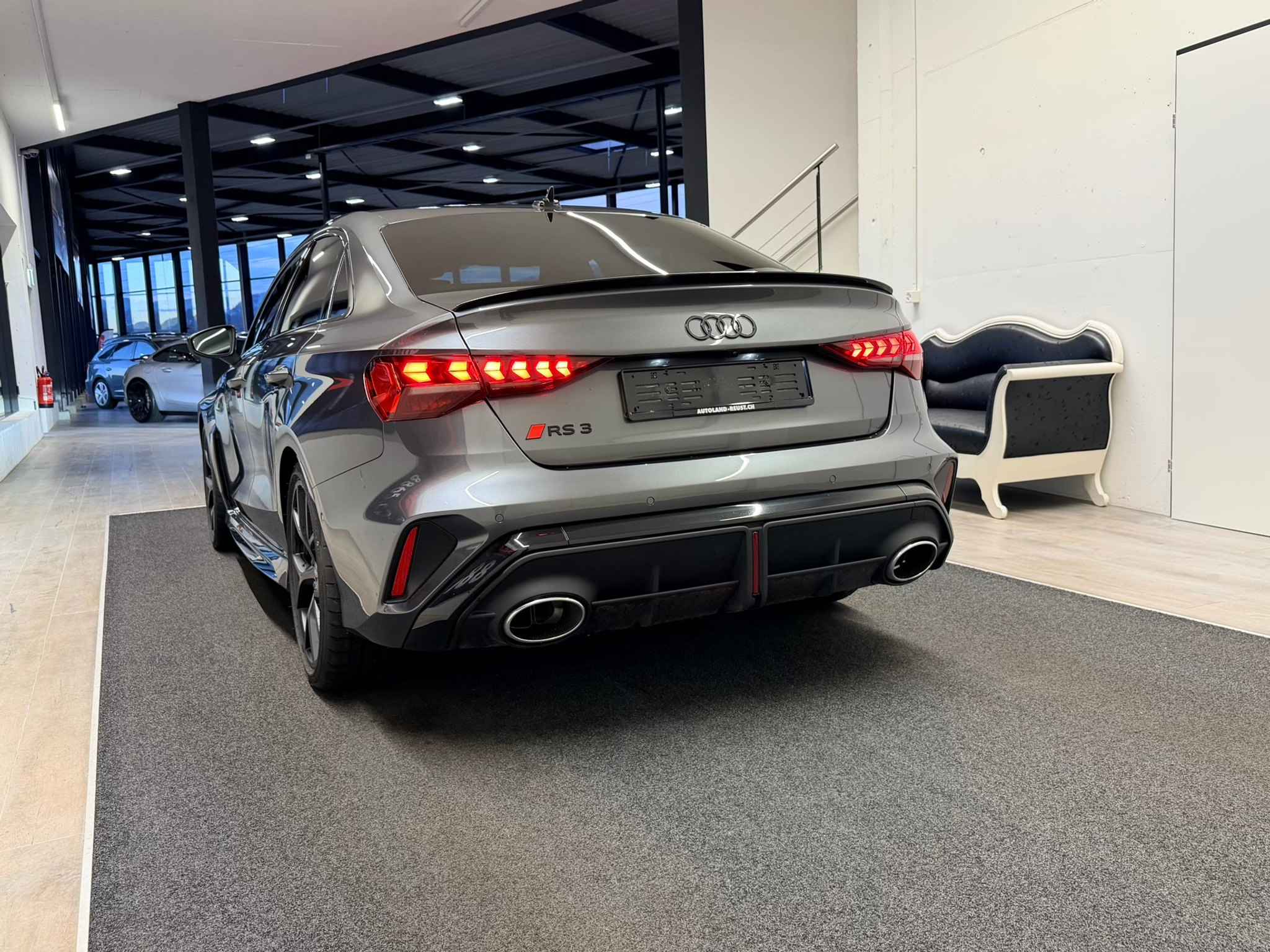 listing desktop thumbnail image 8