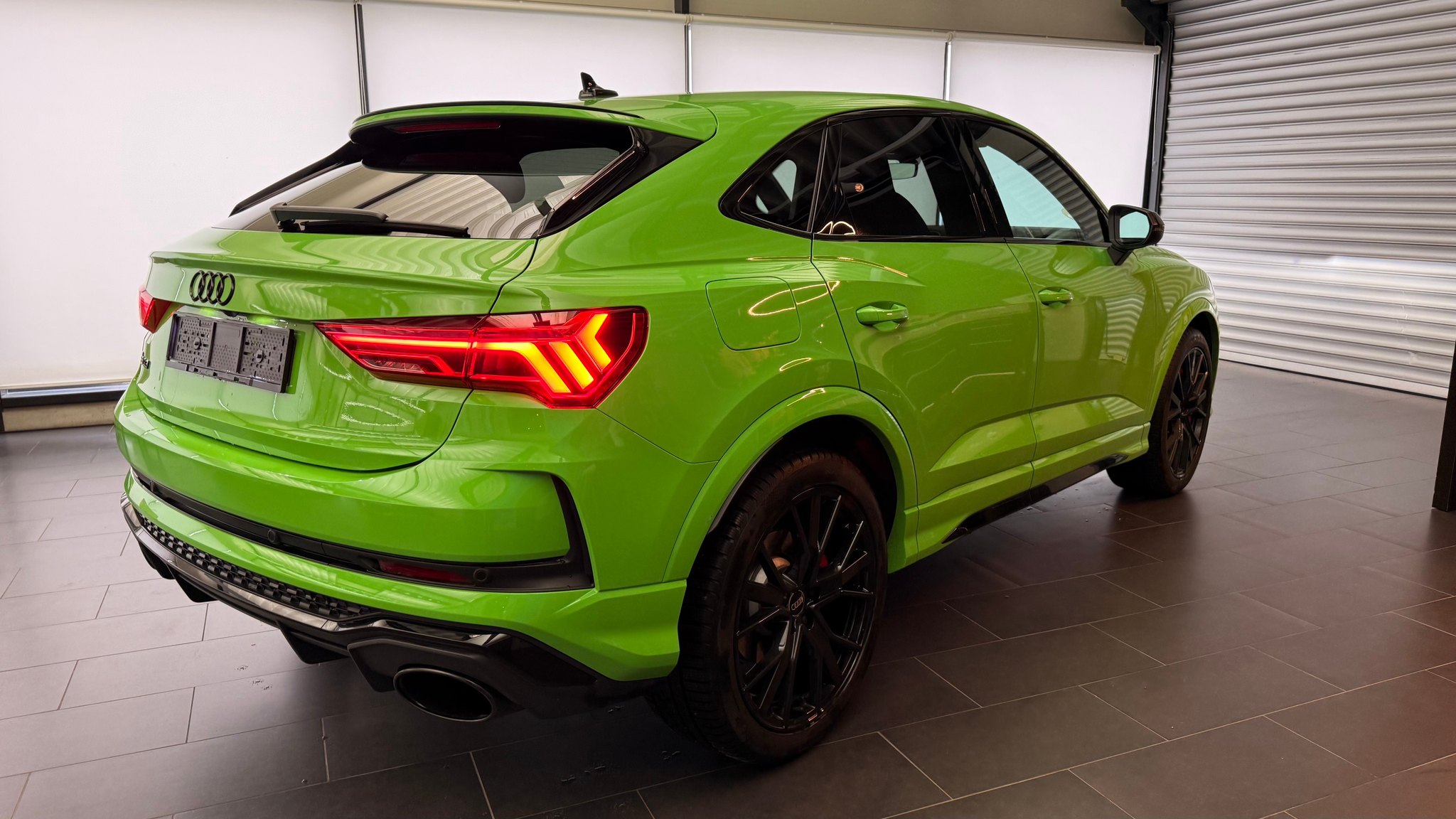 listing desktop thumbnail image 6