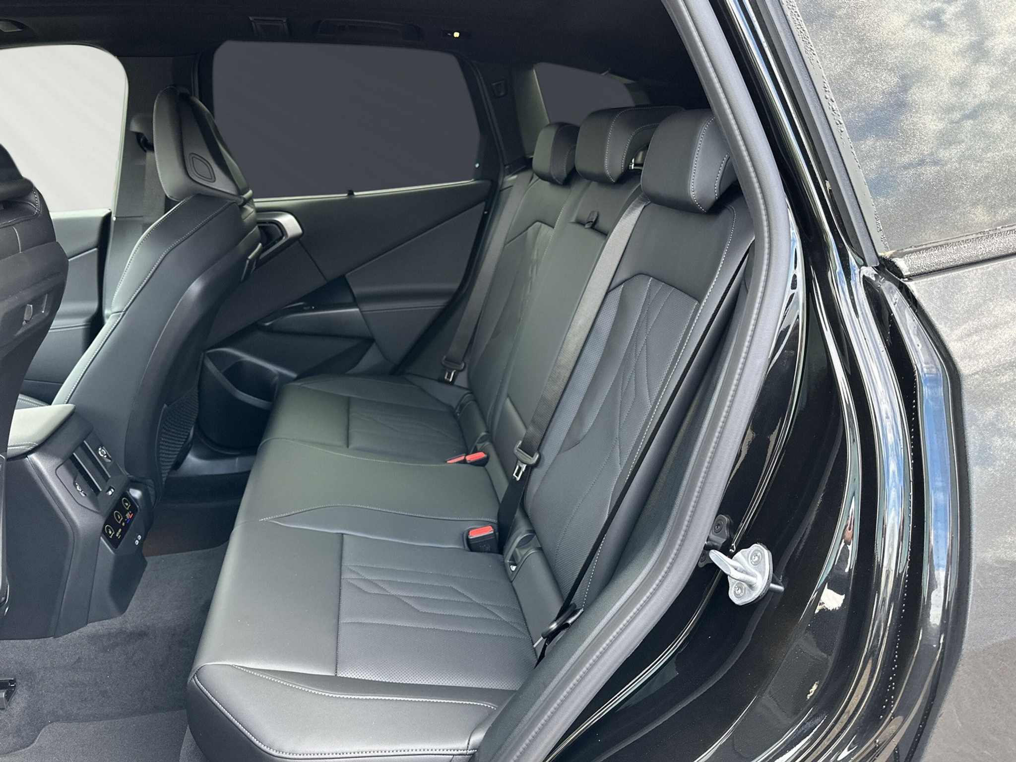 listing desktop thumbnail image 5