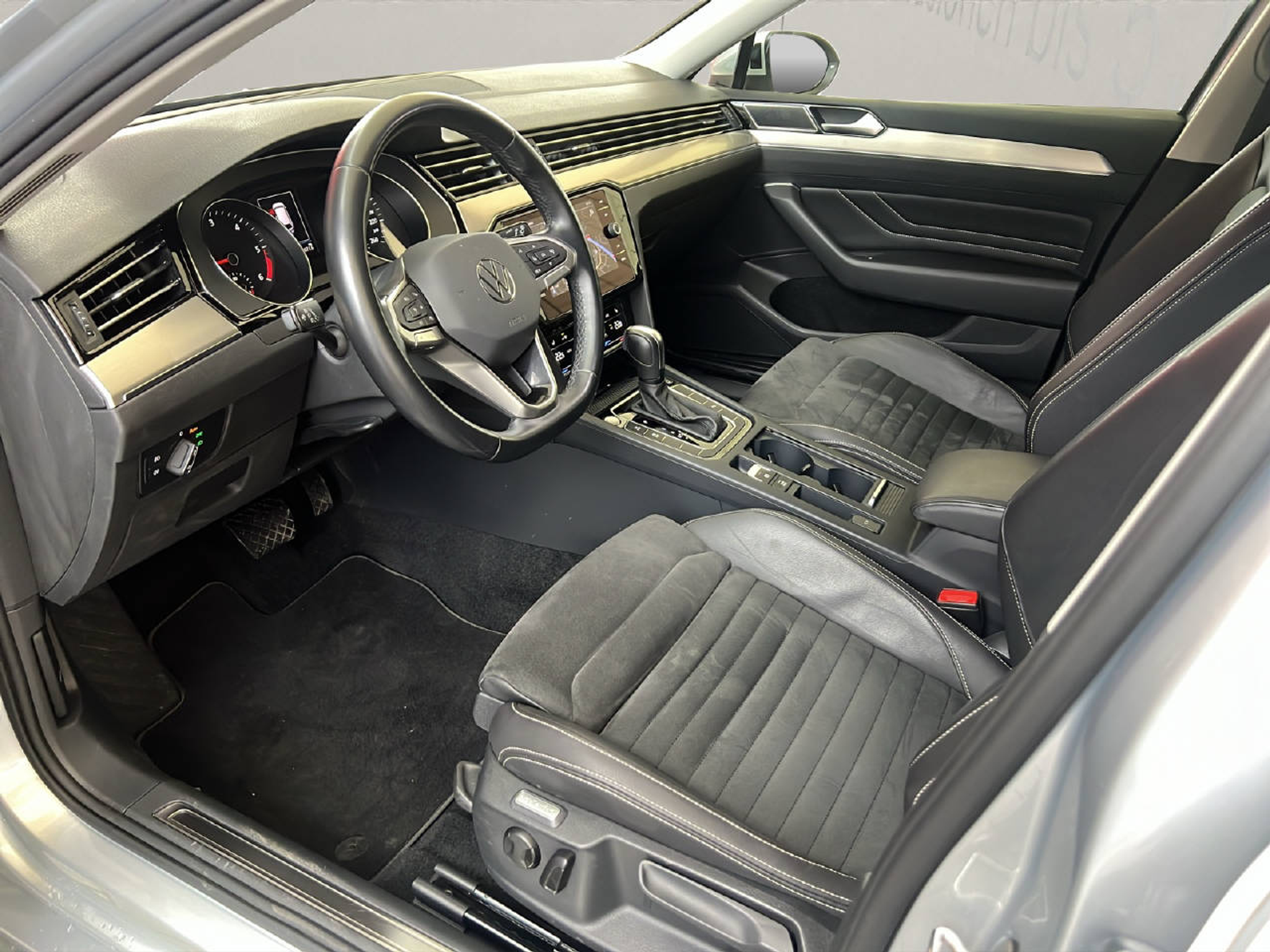 listing desktop thumbnail image 10