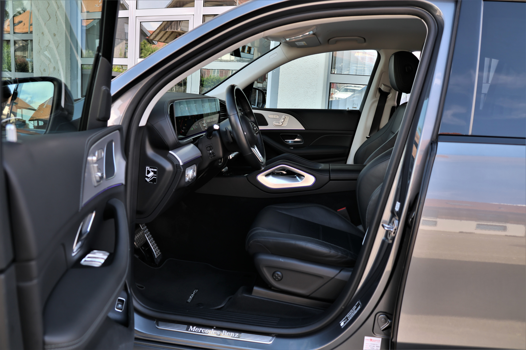 listing desktop thumbnail image 6