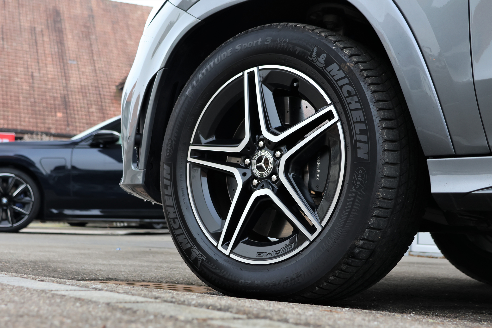 listing desktop thumbnail image 6