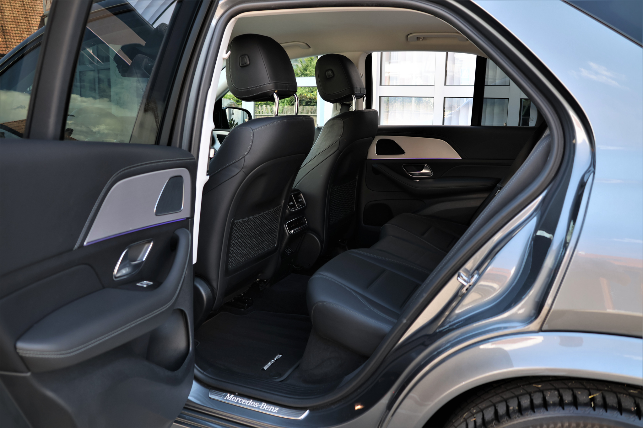 listing desktop thumbnail image 9