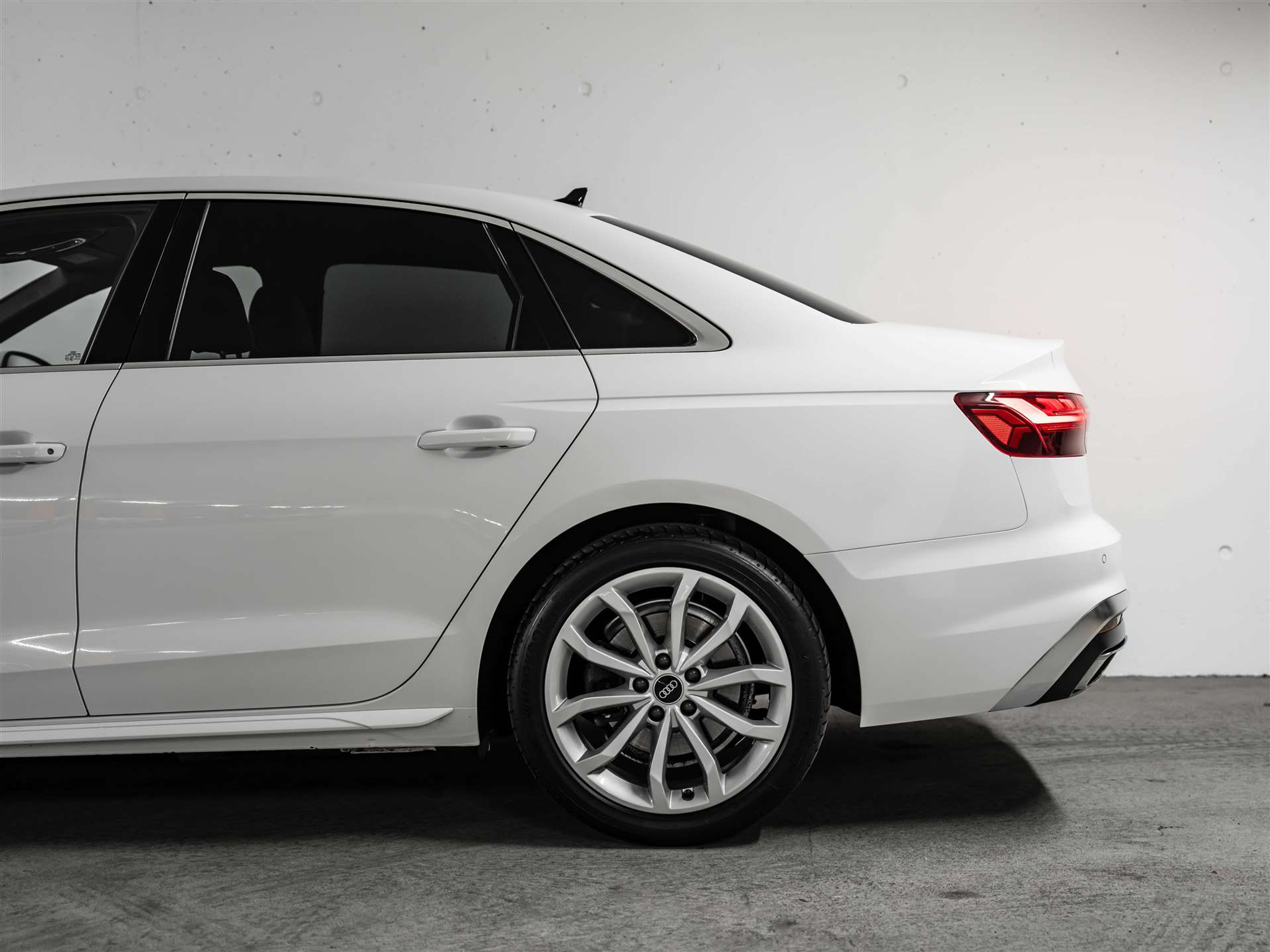 listing desktop thumbnail image 17