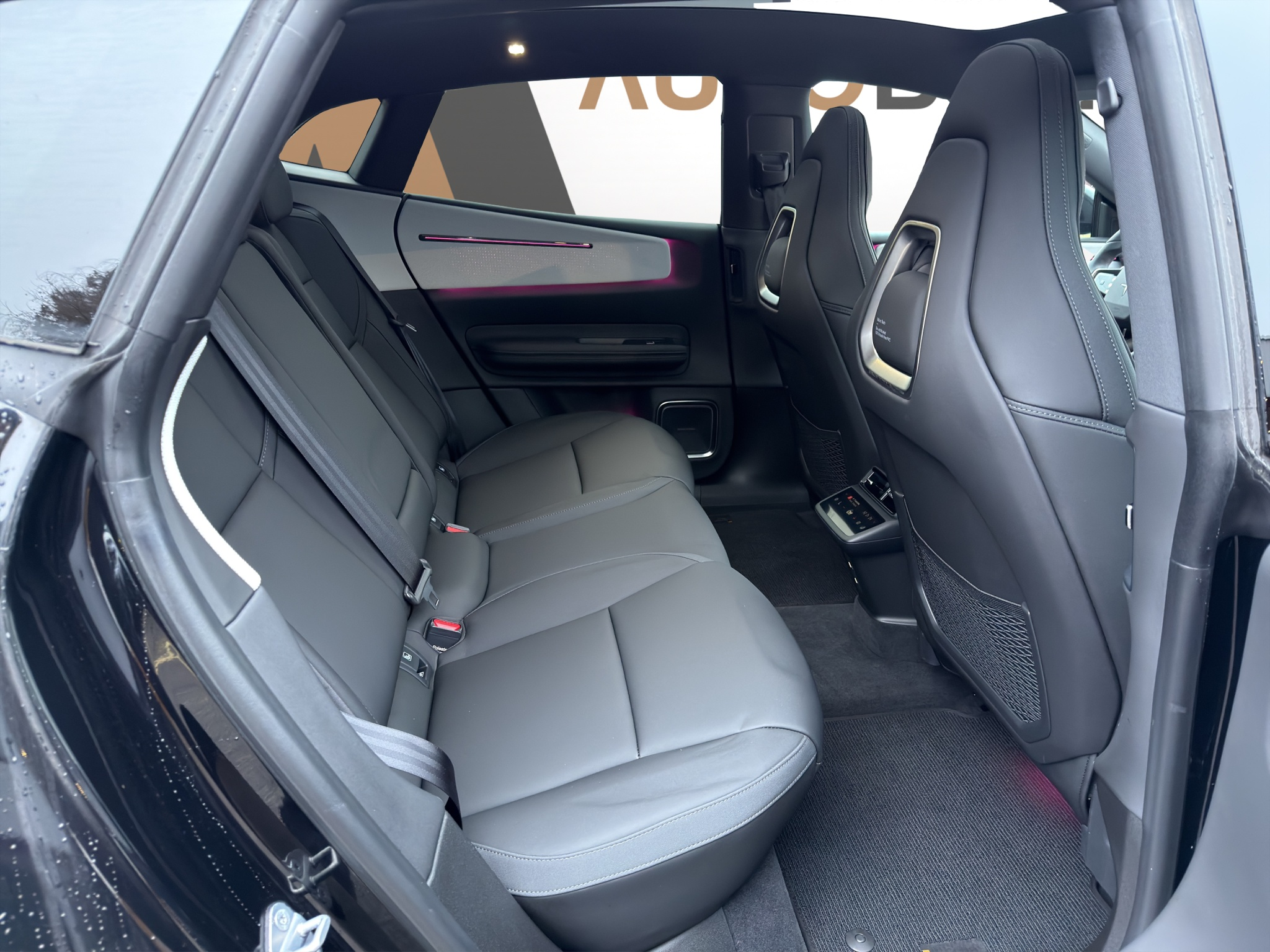 listing desktop thumbnail image 11