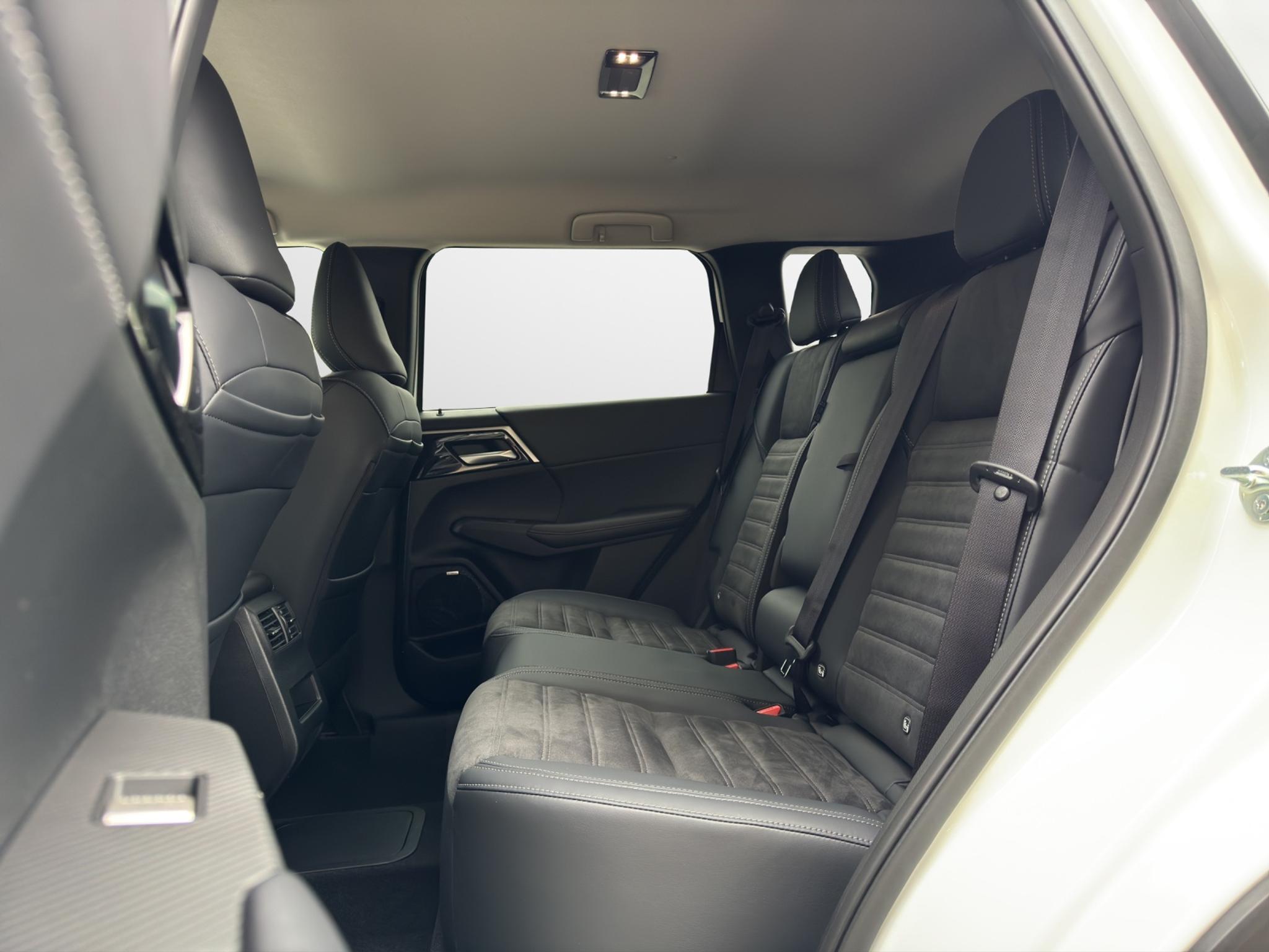 listing desktop thumbnail image 7