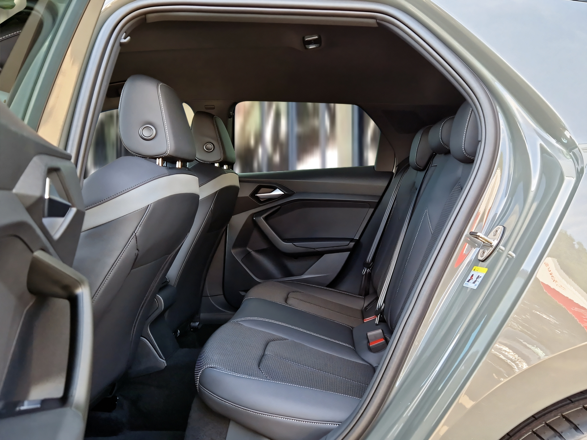 listing desktop thumbnail image 9